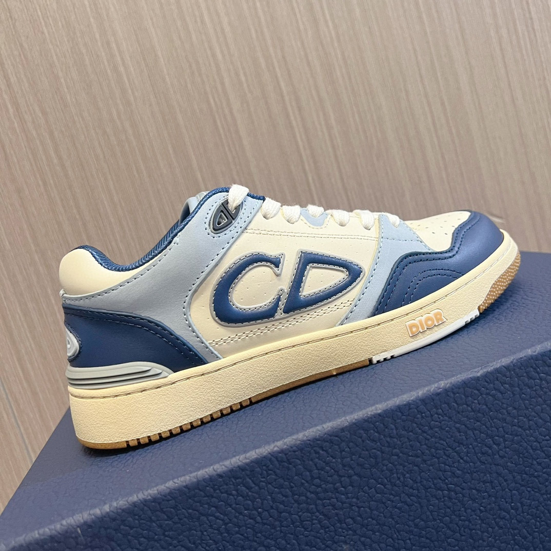 UA D10r B57 Low-Top Sneaker