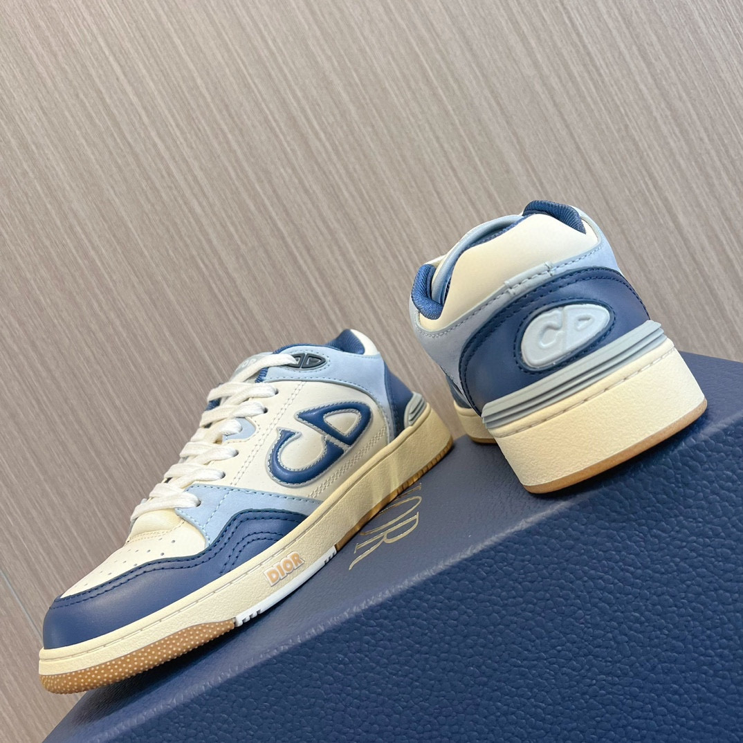 UA D10r B57 Low-Top Sneaker