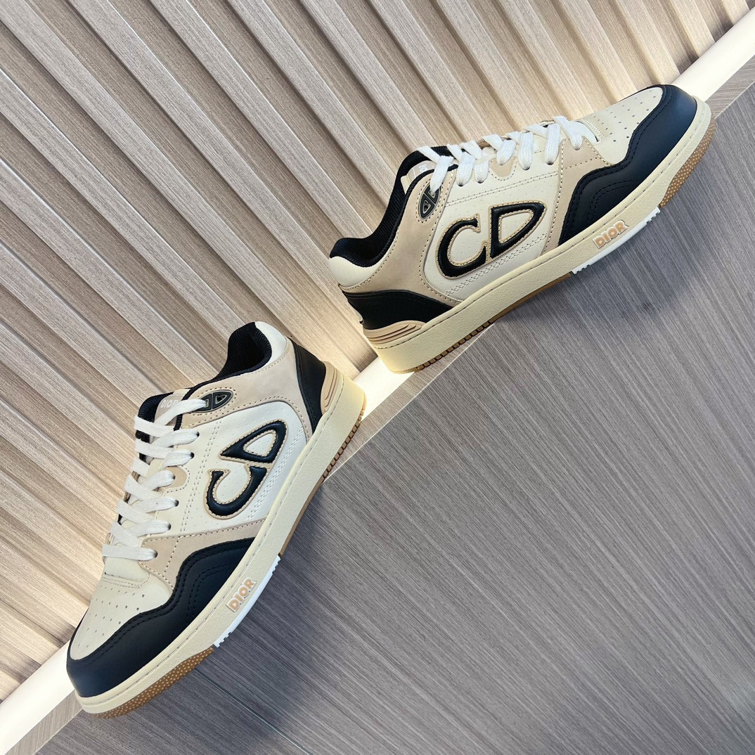 UA D10r B57 Low-Top Sneaker