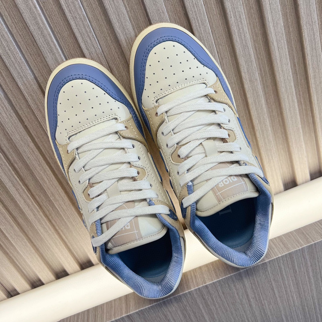 UA D10r B57 Low-Top Sneaker