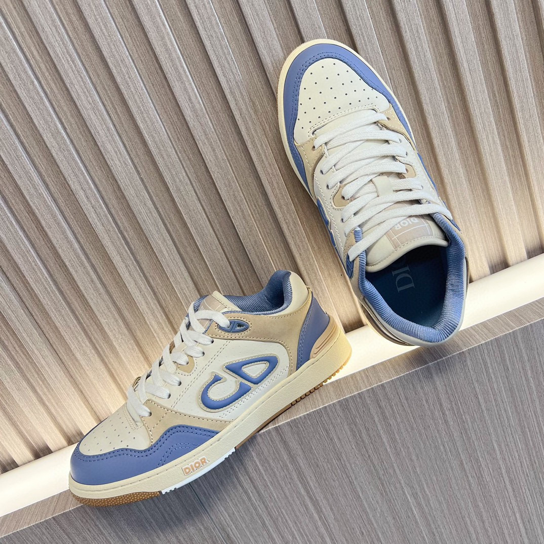 UA D10r B57 Low-Top Sneaker