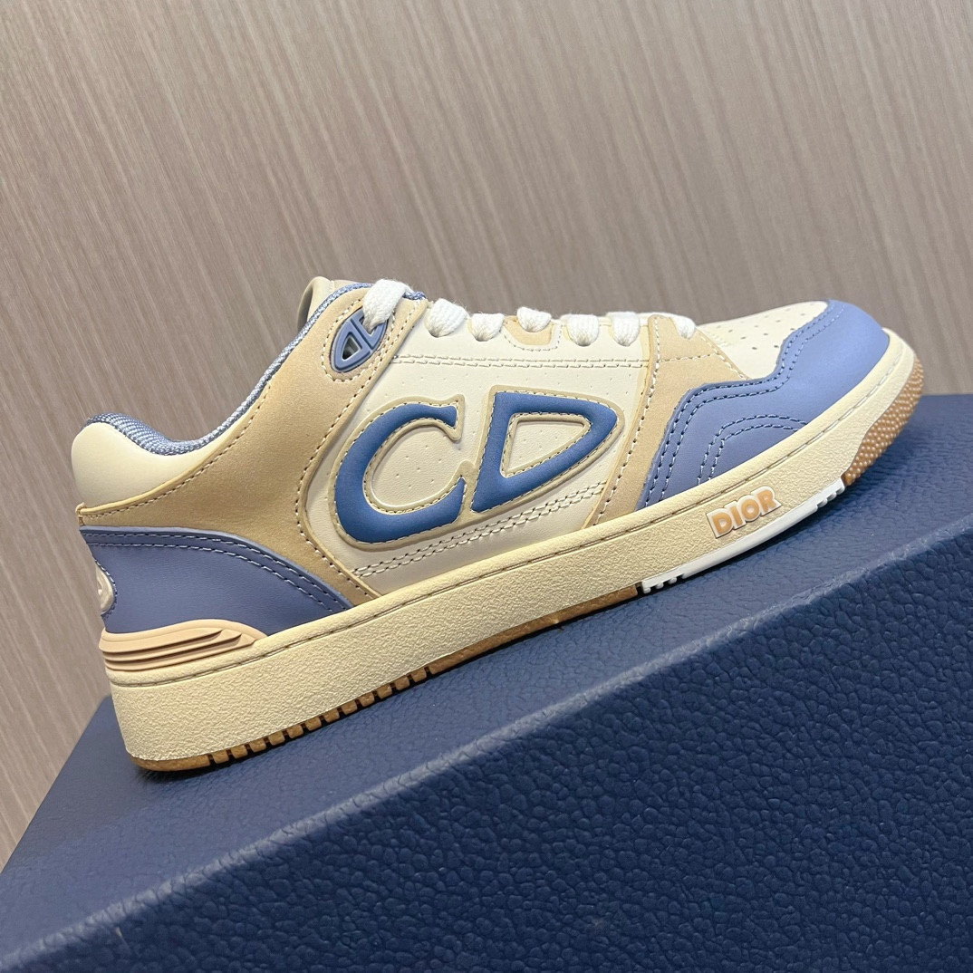 UA D10r B57 Low-Top Sneaker