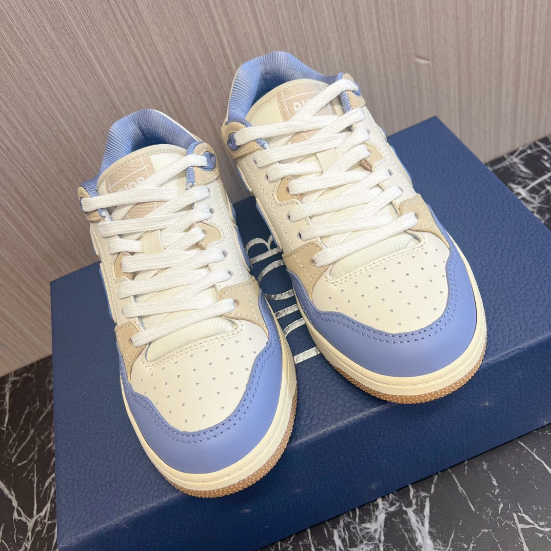 UA D10r B57 Low-Top Sneaker