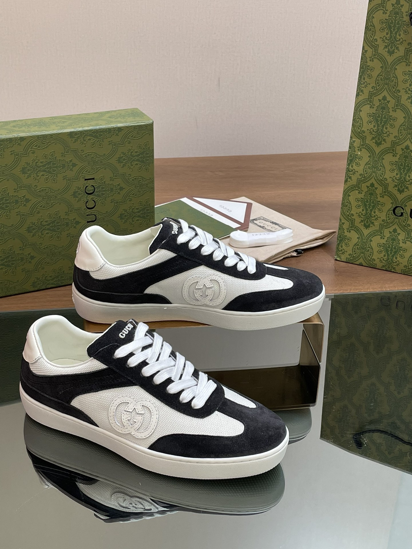 UA Gvc*1 INTERLOCKING G SNEAKER Black and White