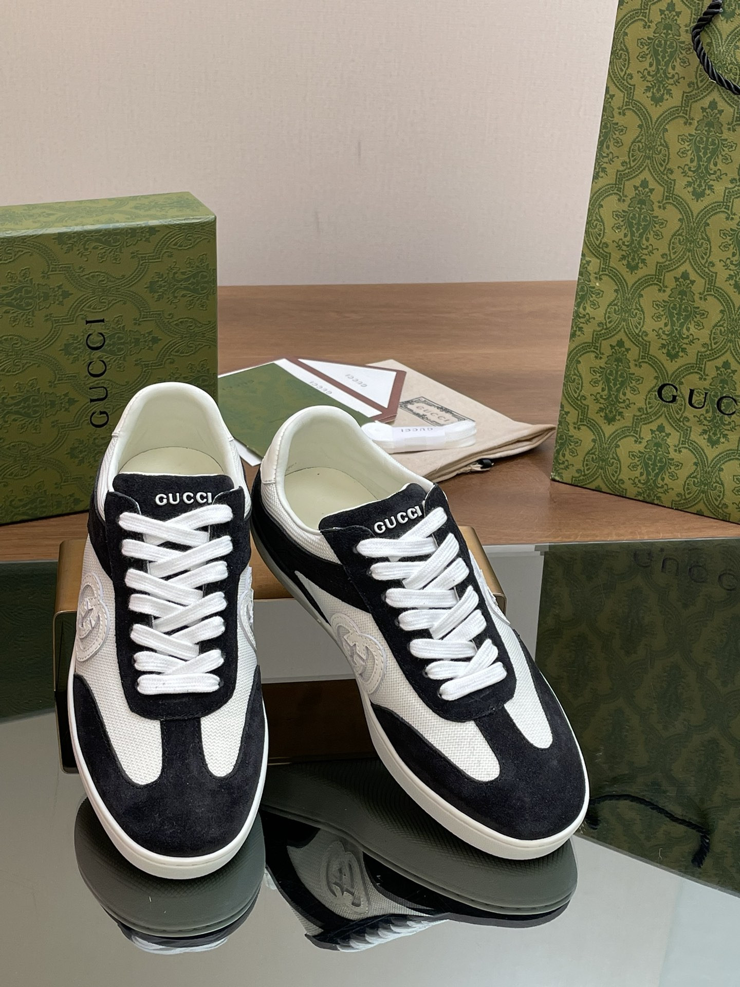 UA Gvc*1 INTERLOCKING G SNEAKER Black and White