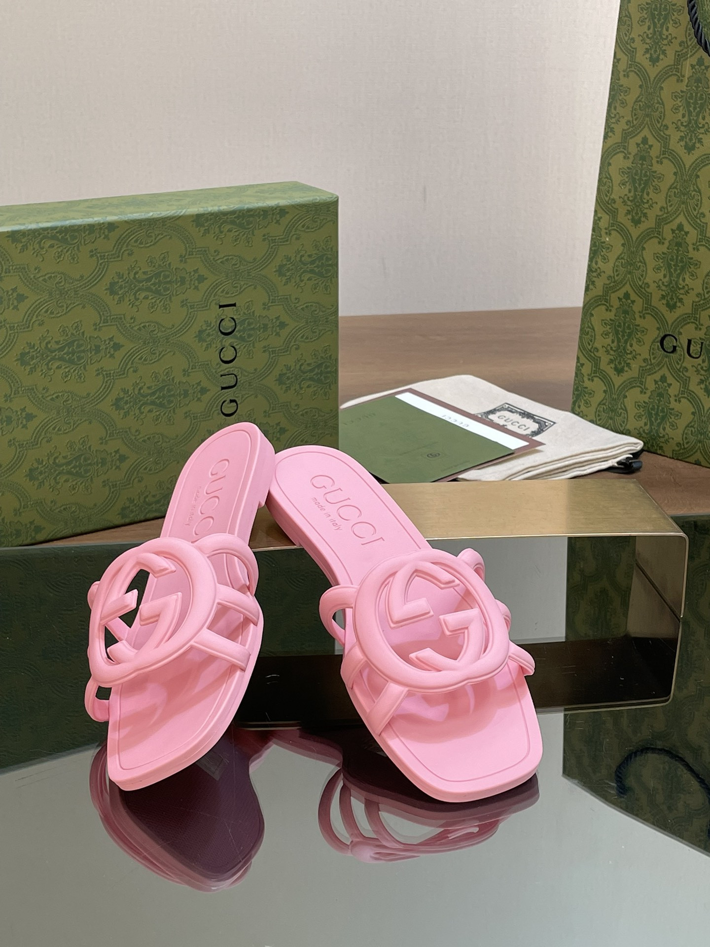 UA Gvc*1 INTERLOCKING G SLIDE SANDAL Pink