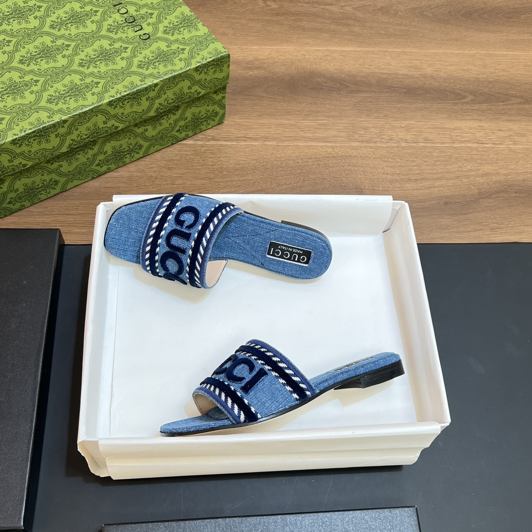 UA Gvc*1 WOMEN'S SLIDE SANDAL WITH Gvc*1 SCRIPT Light blue denim