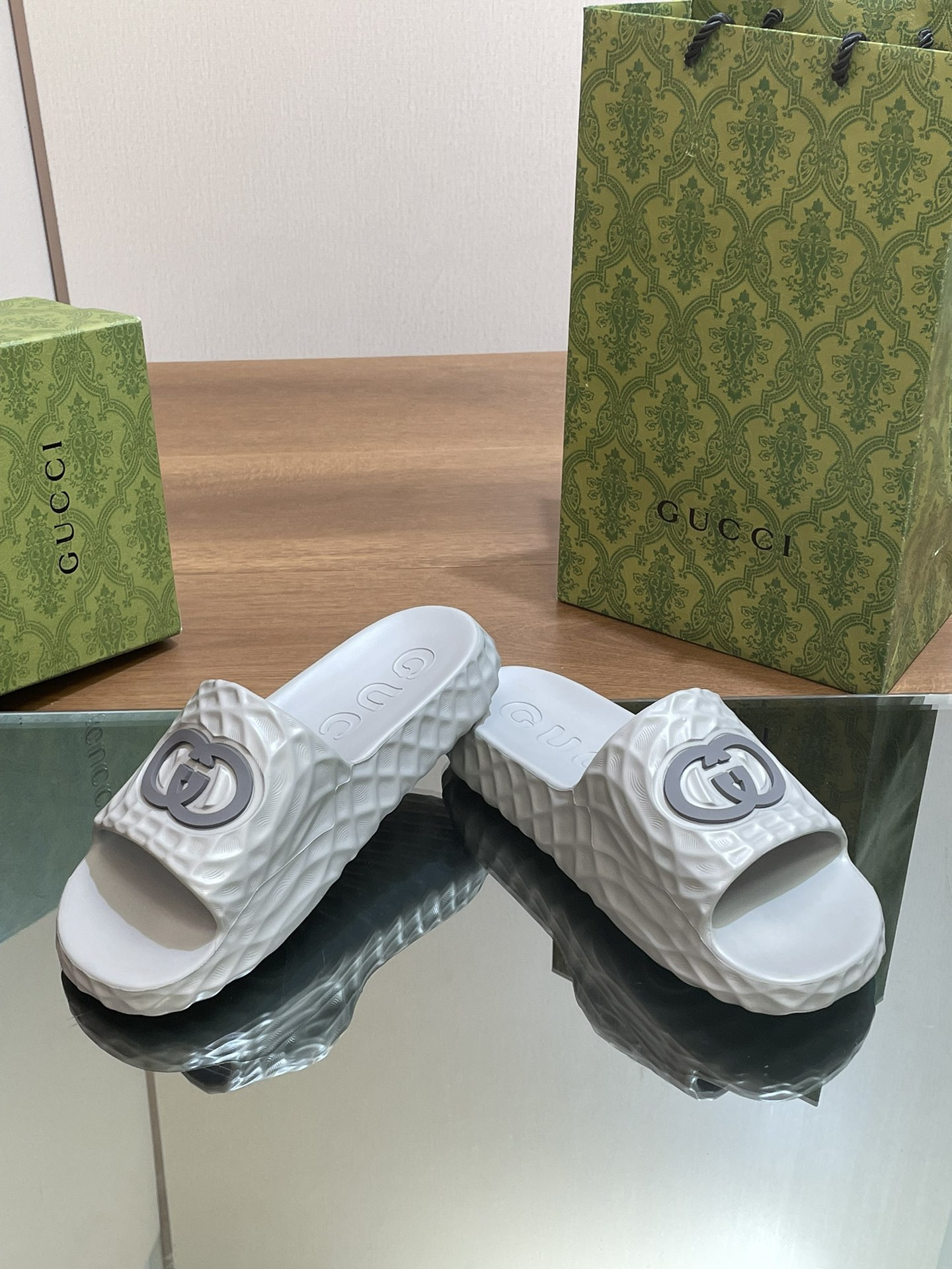 UA Gvc*1 INTERLOCKING G SLIDE SANDAL Gray