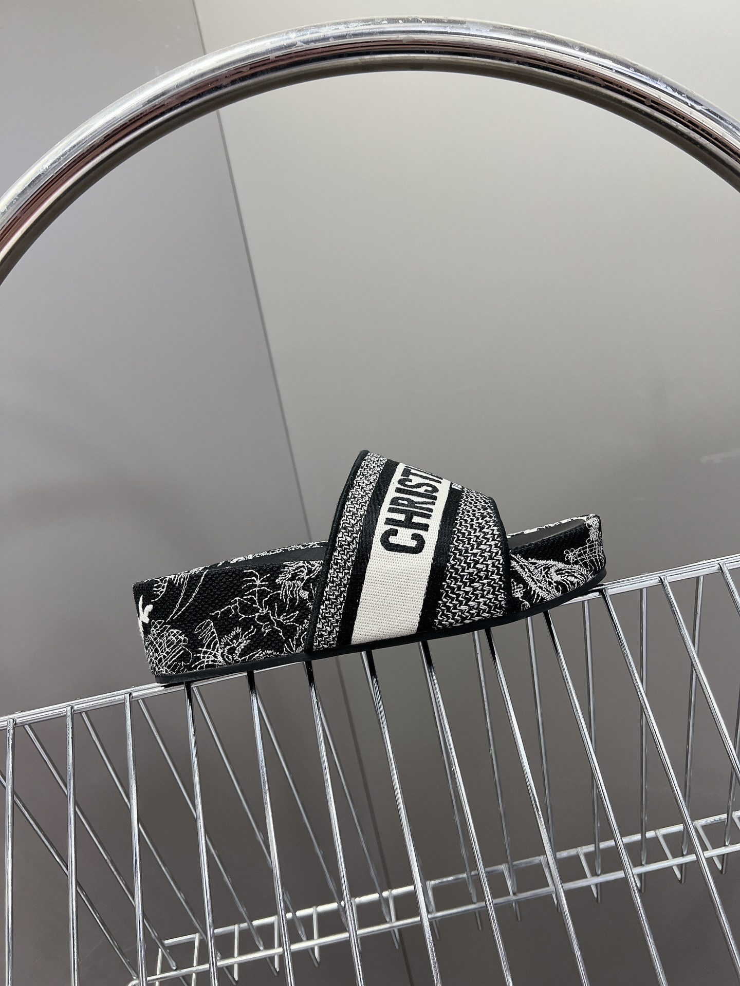 UA D10r Platform Sandals