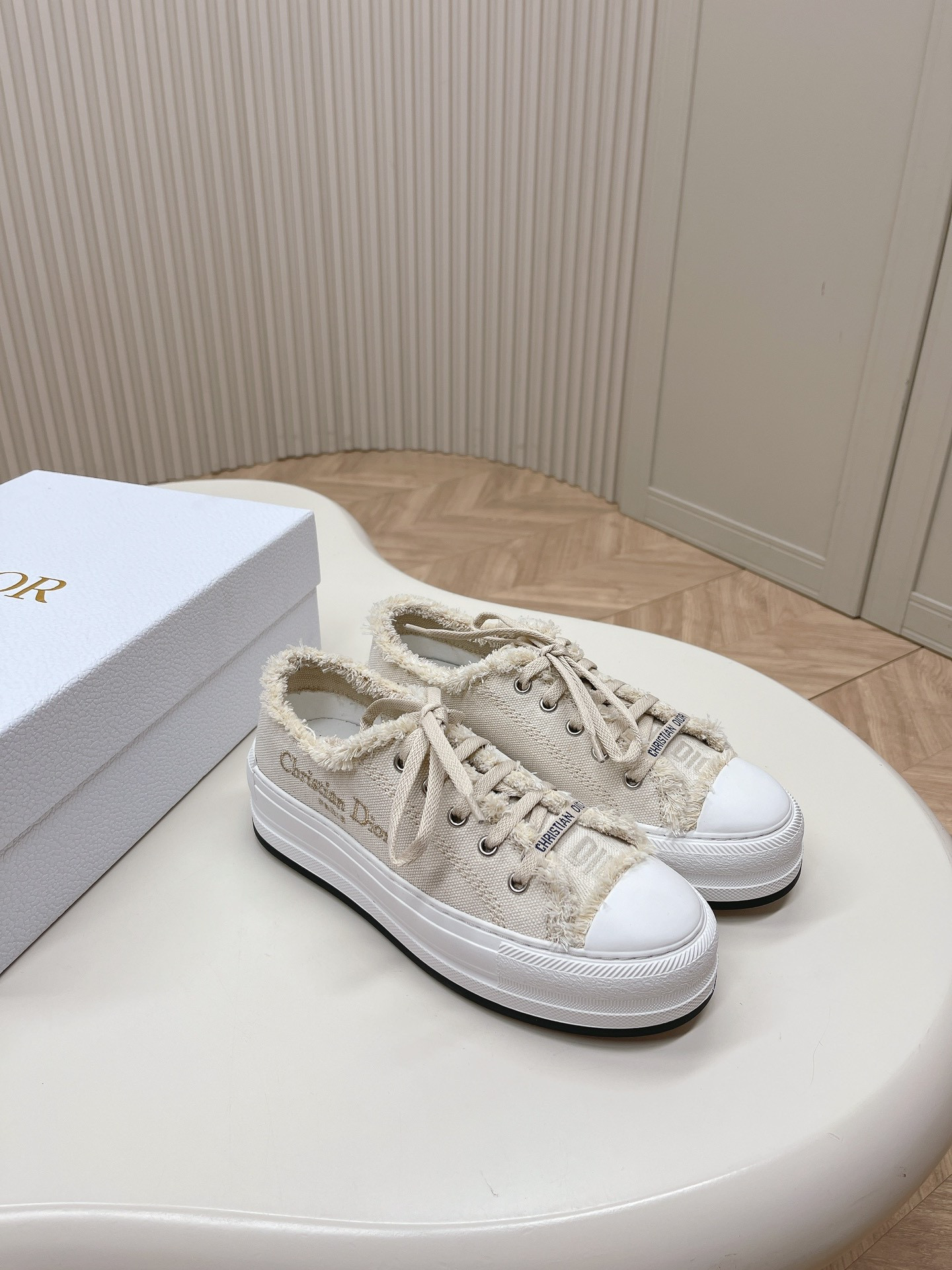 UA Walk'n'D10r Platform Sneaker