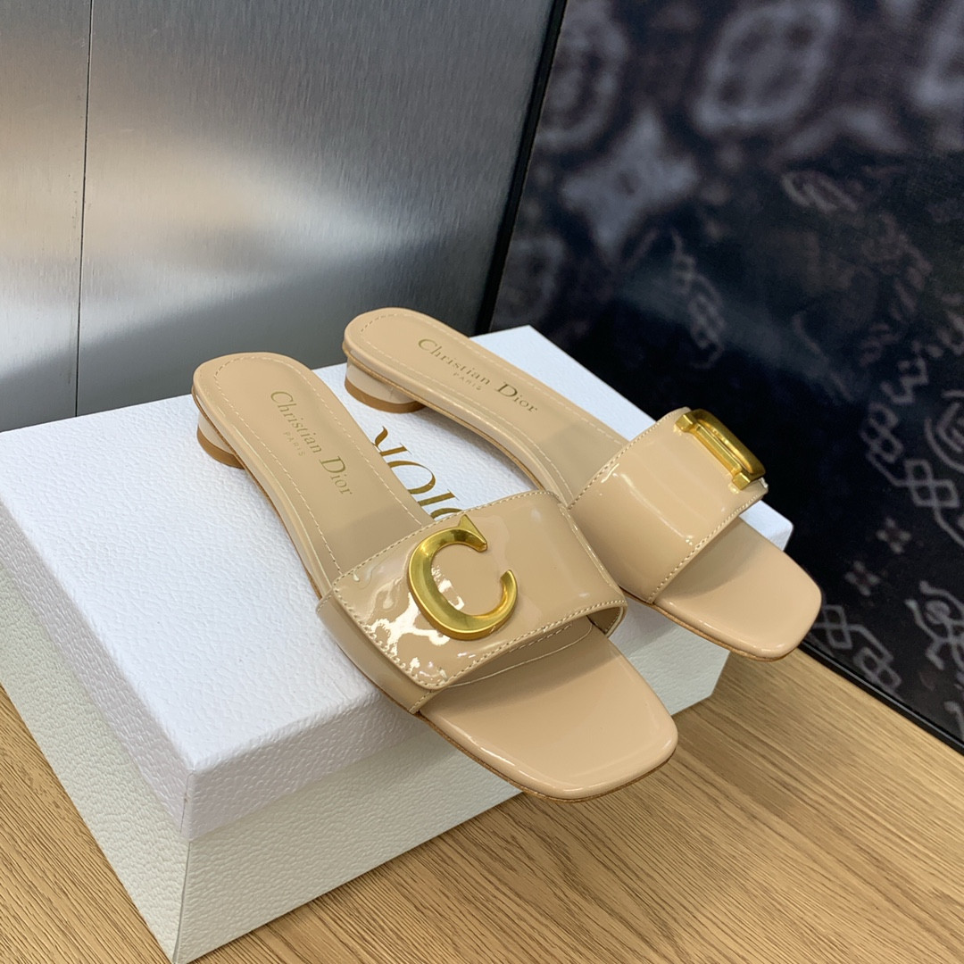 UA D10r Or C'est D10r Slide