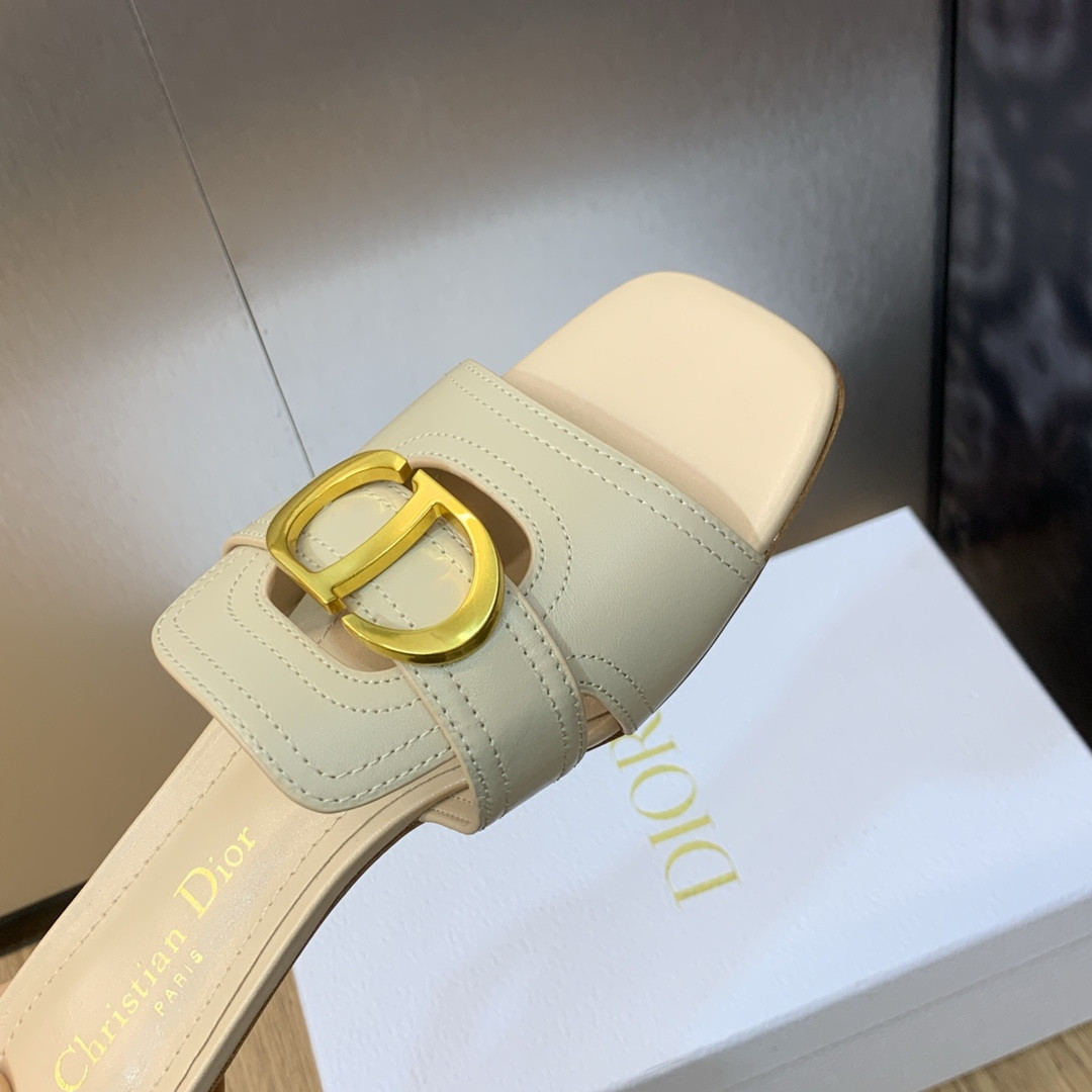 UA D10r 30 Montaigne Slide