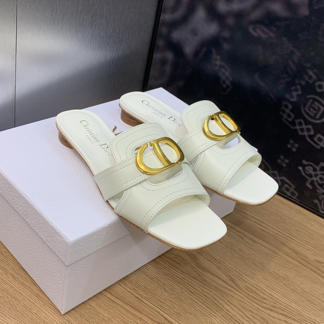 UA D10r 30 Montaigne Slide