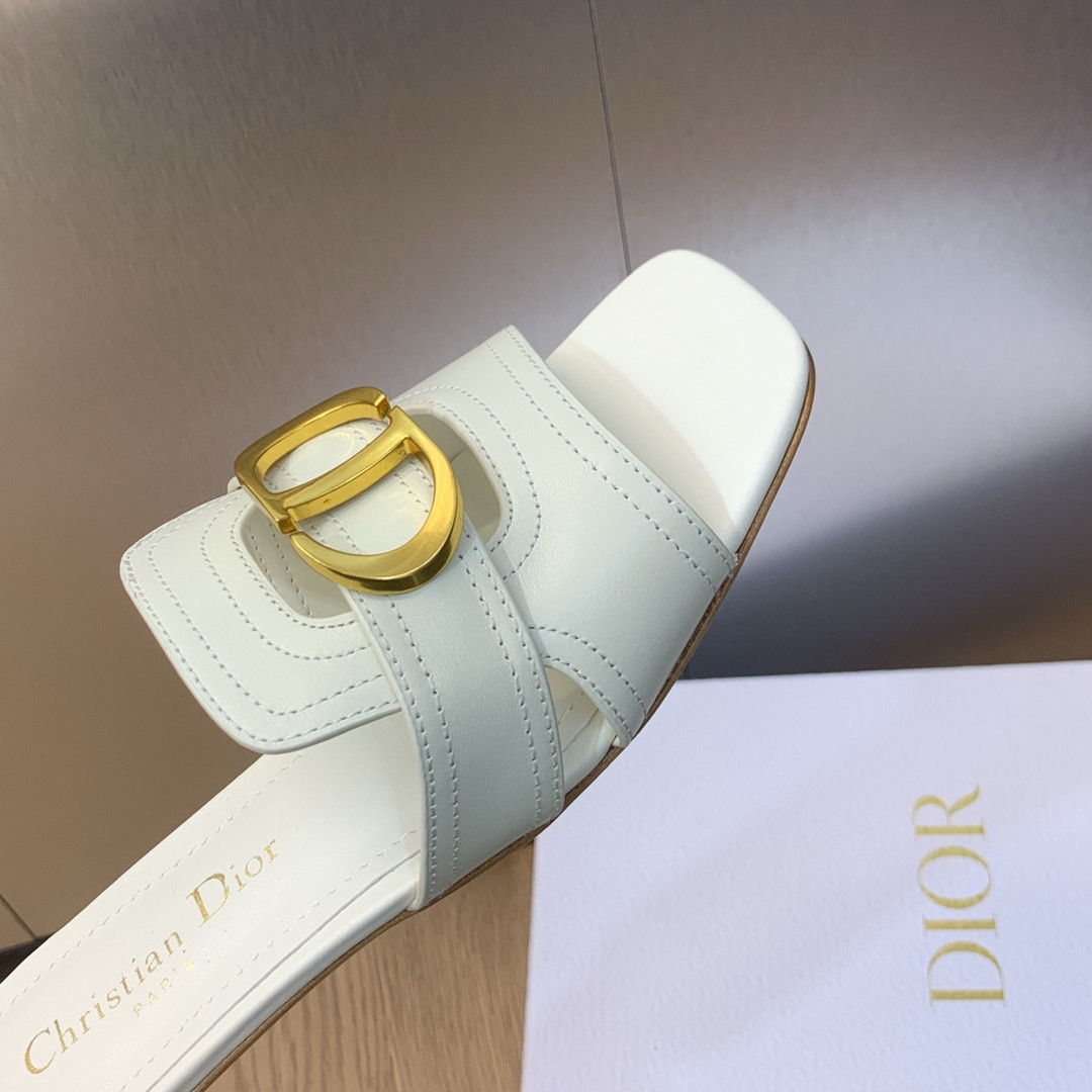 UA D10r 30 Montaigne Slide