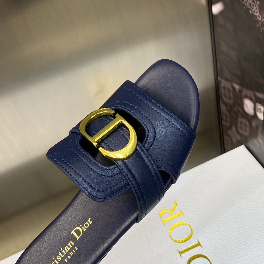 UA D10r 30 Montaigne Slide