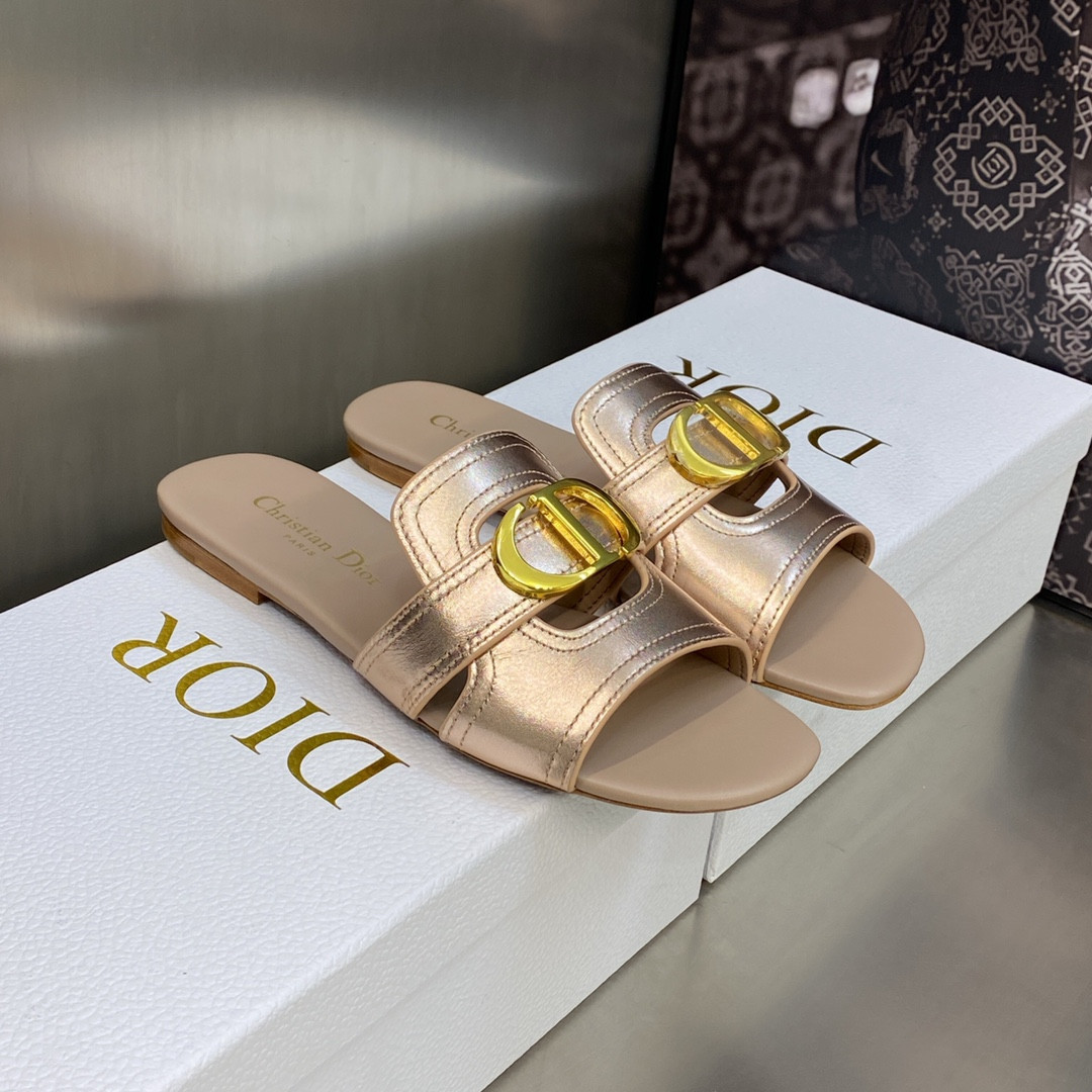 UA D10r 30 Montaigne Slide