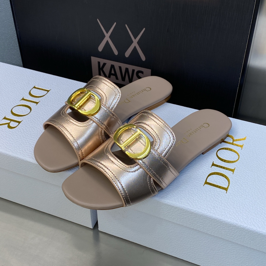 UA D10r 30 Montaigne Slide