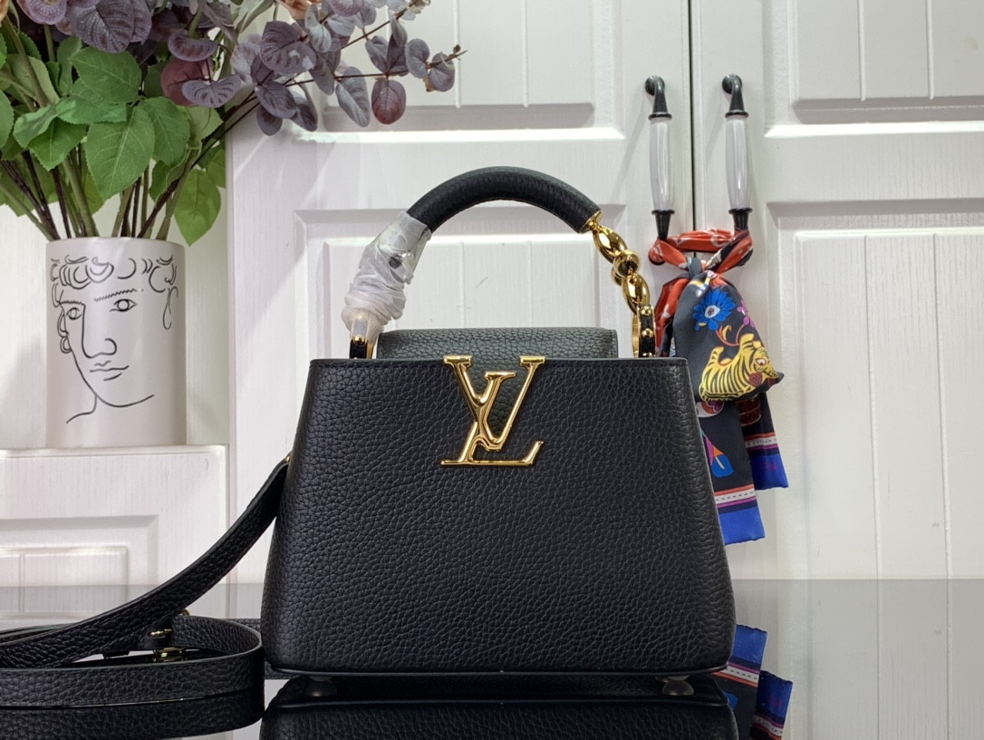 LV Capucines Mini M24689 8.3 x 5.5 x 3.1 inches