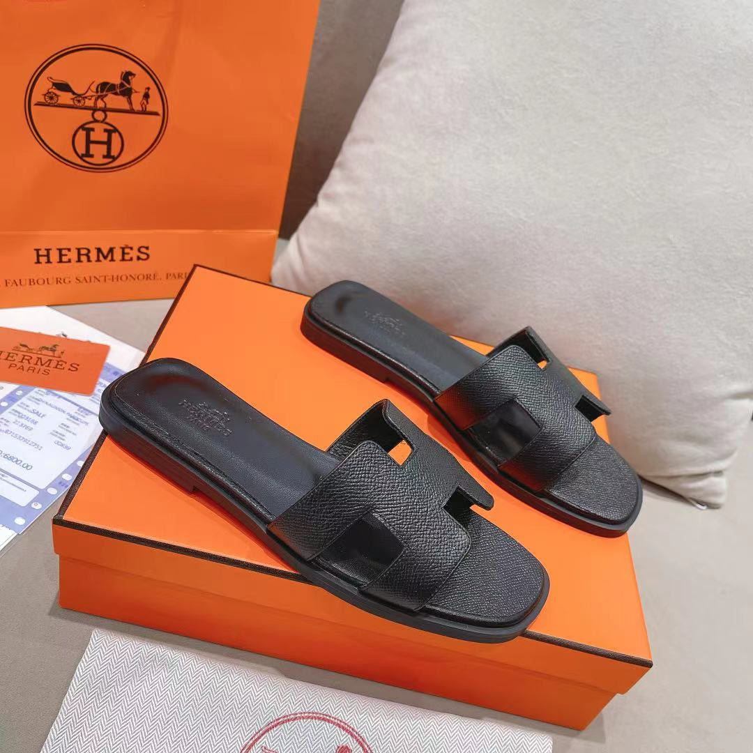UA H**me5 Oran sandal