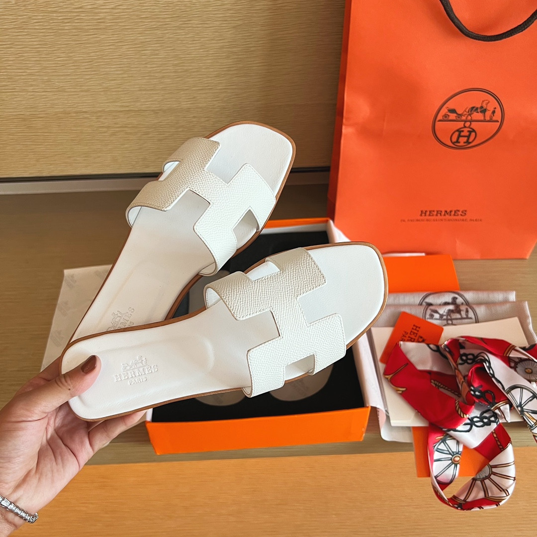UA H**me5 Oran sandal