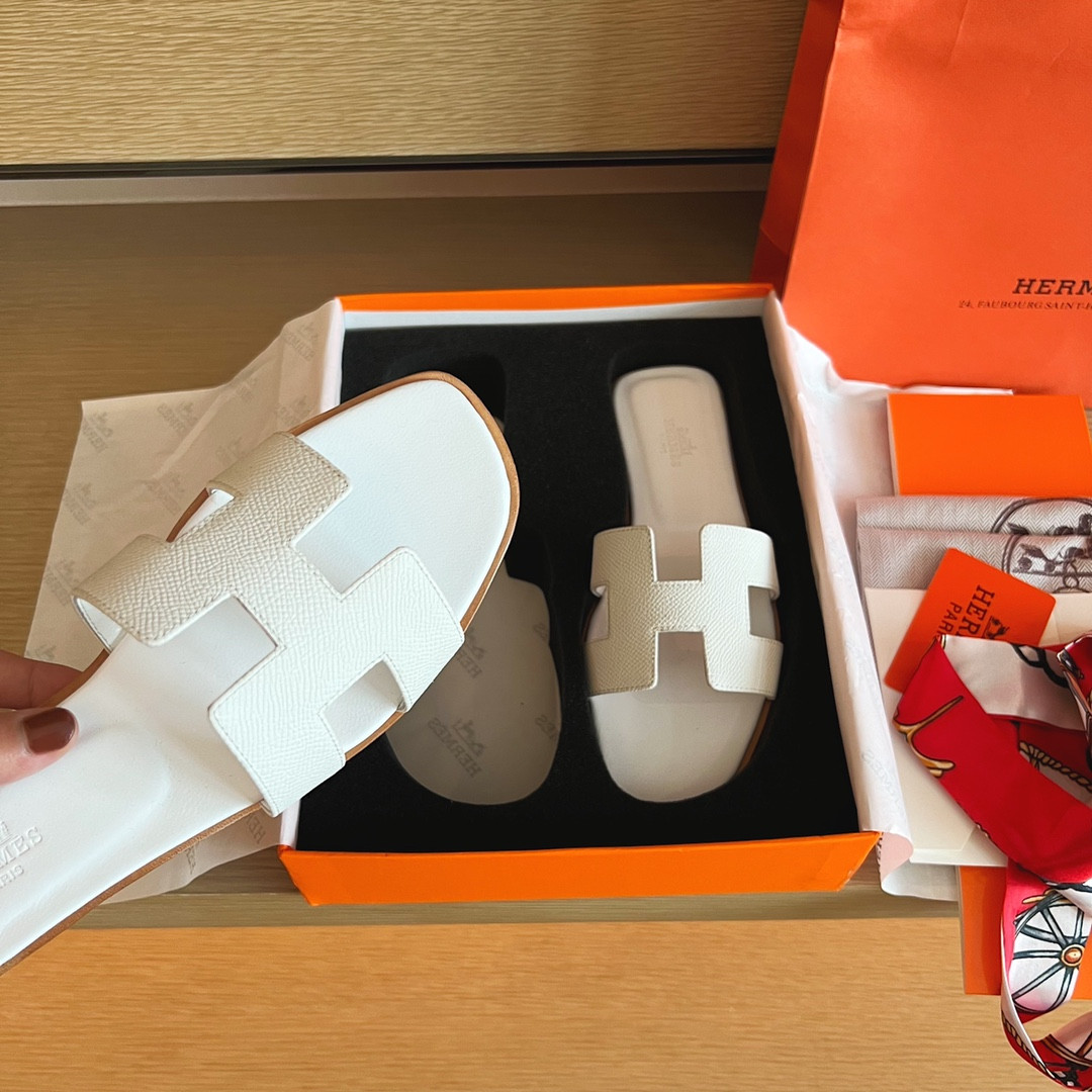 UA H**me5 Oran sandal