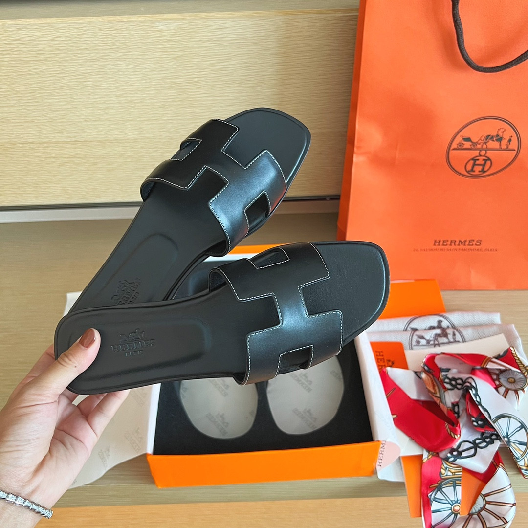 UA H**me5 Oran sandal