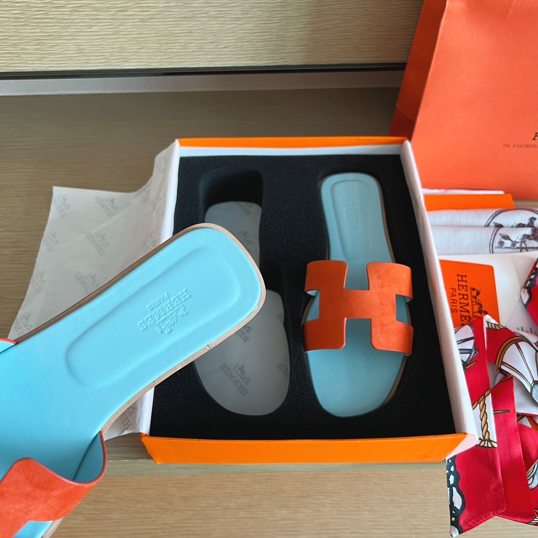 UA H**me5 Oran sandal