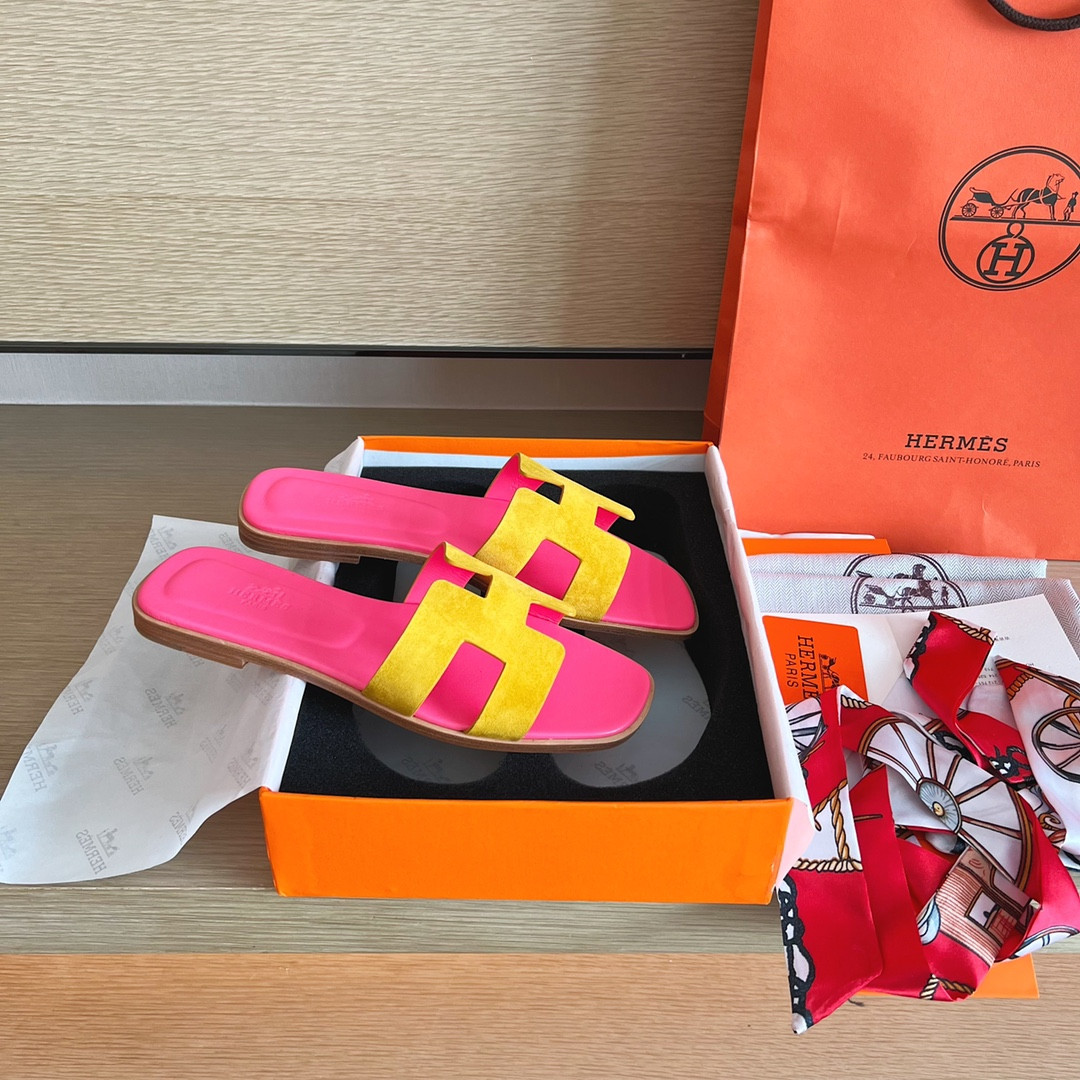 UA H**me5 Oran sandal