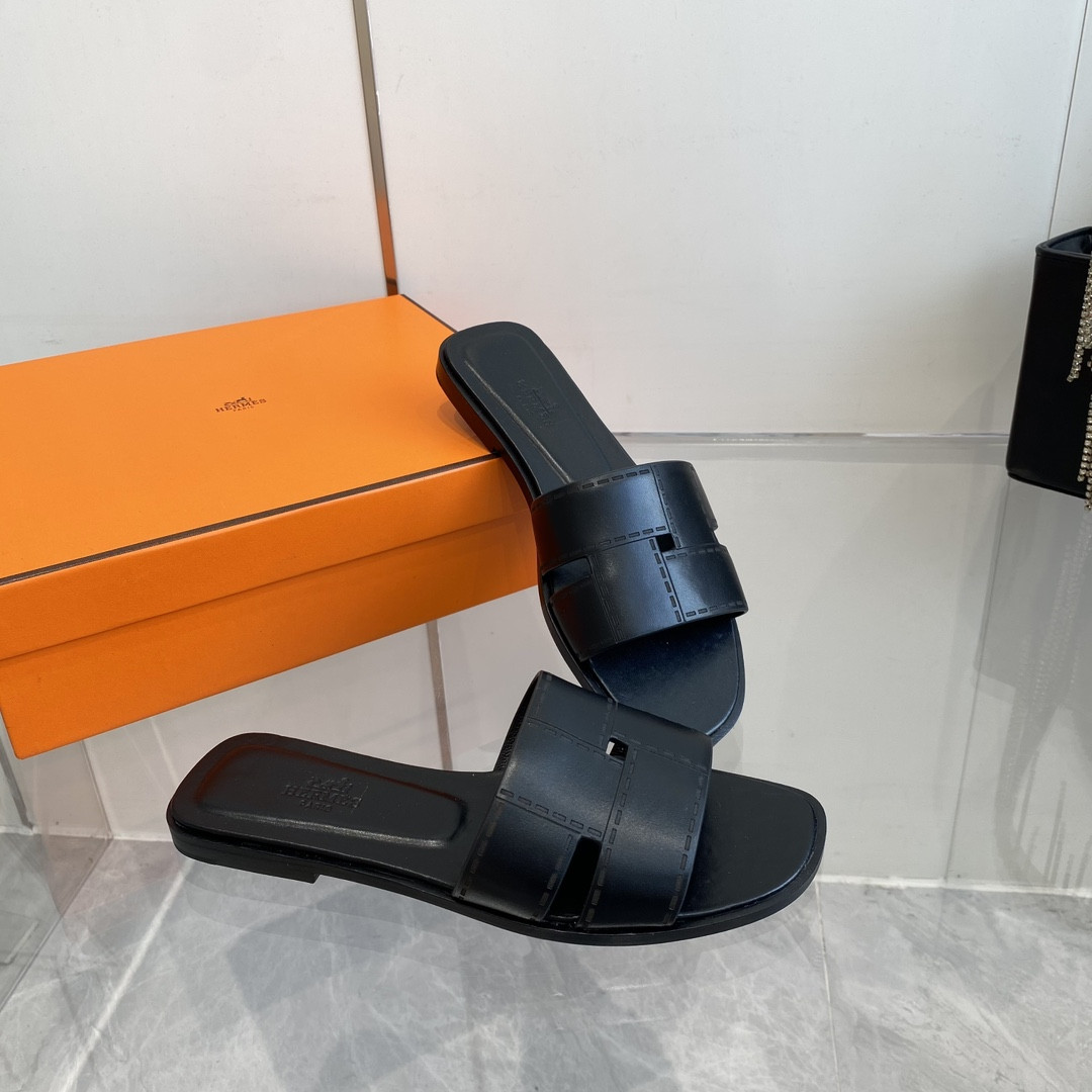 UA H**me5 Idioma sandal