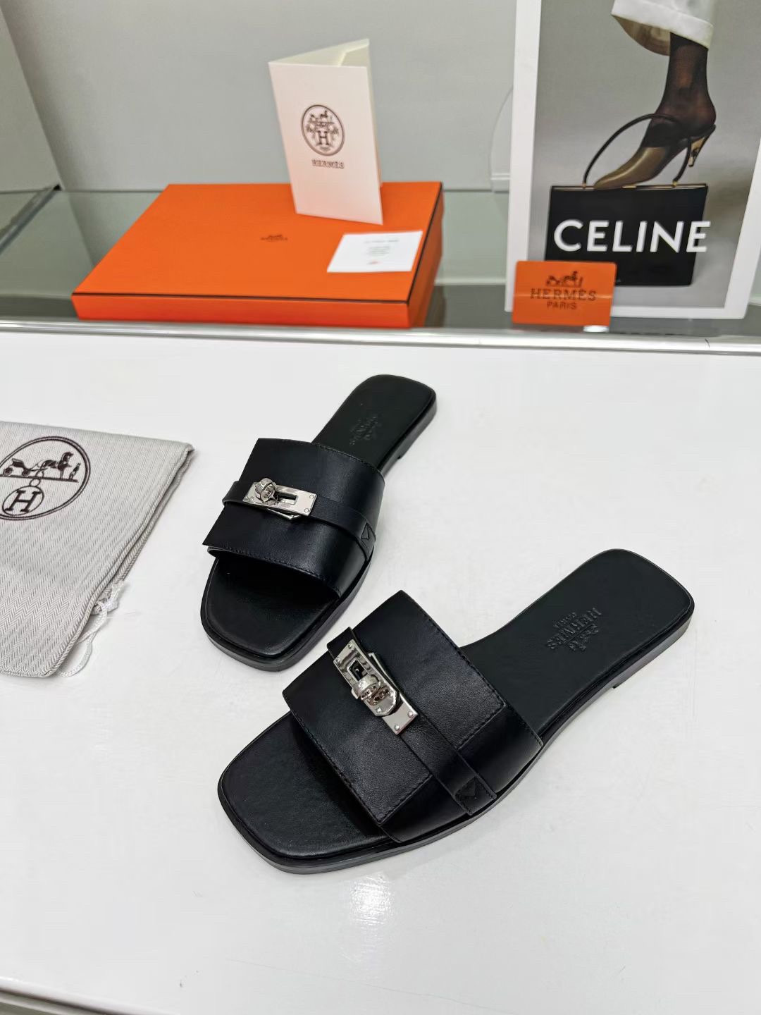 UA H**me5 Giulia sandal