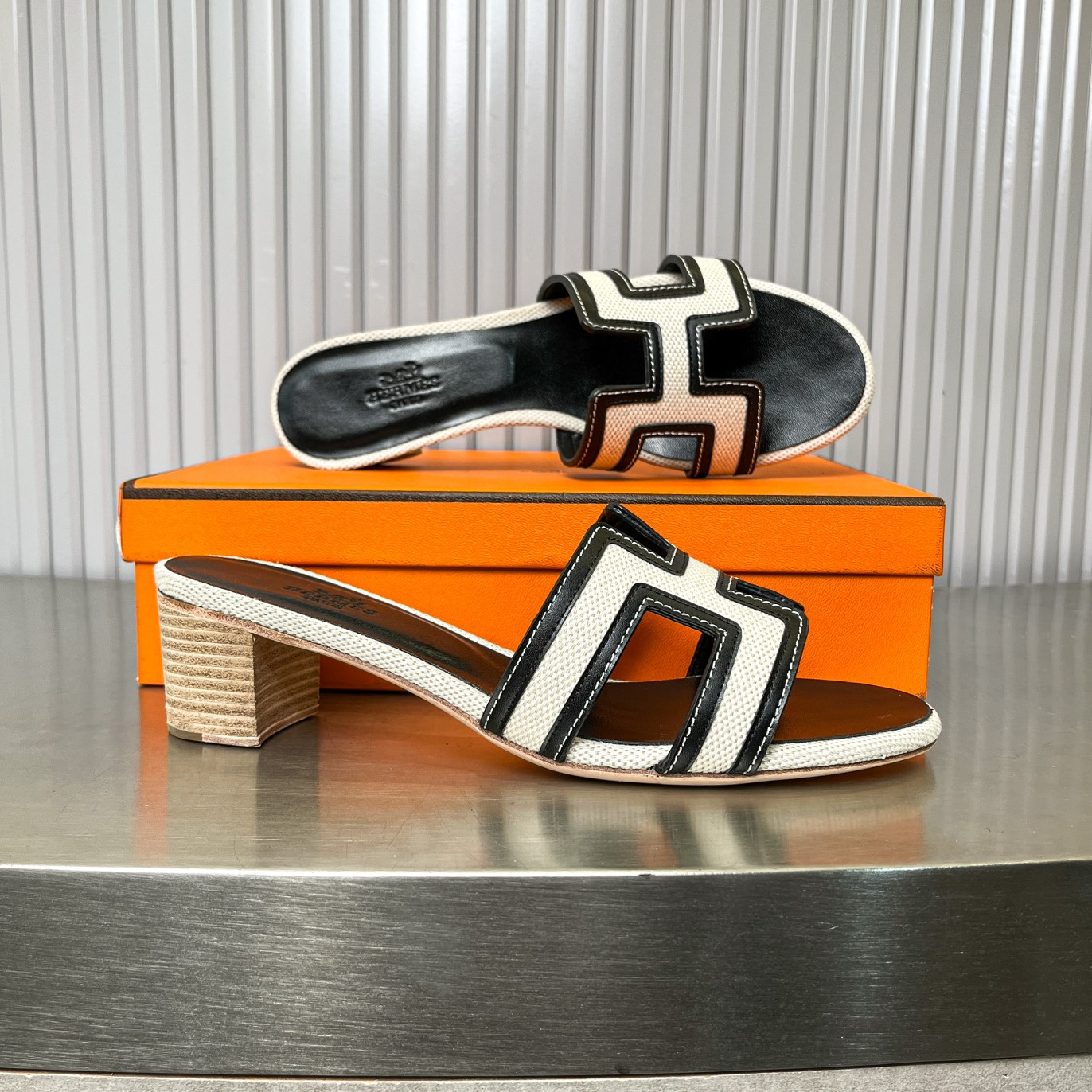 UA H**me5 Oasis sandal