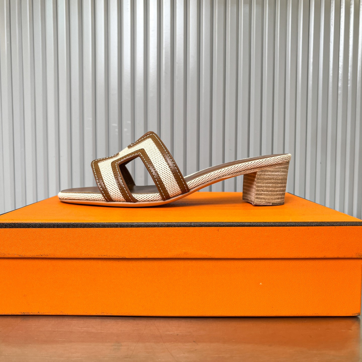 UA H**me5 Oasis sandal