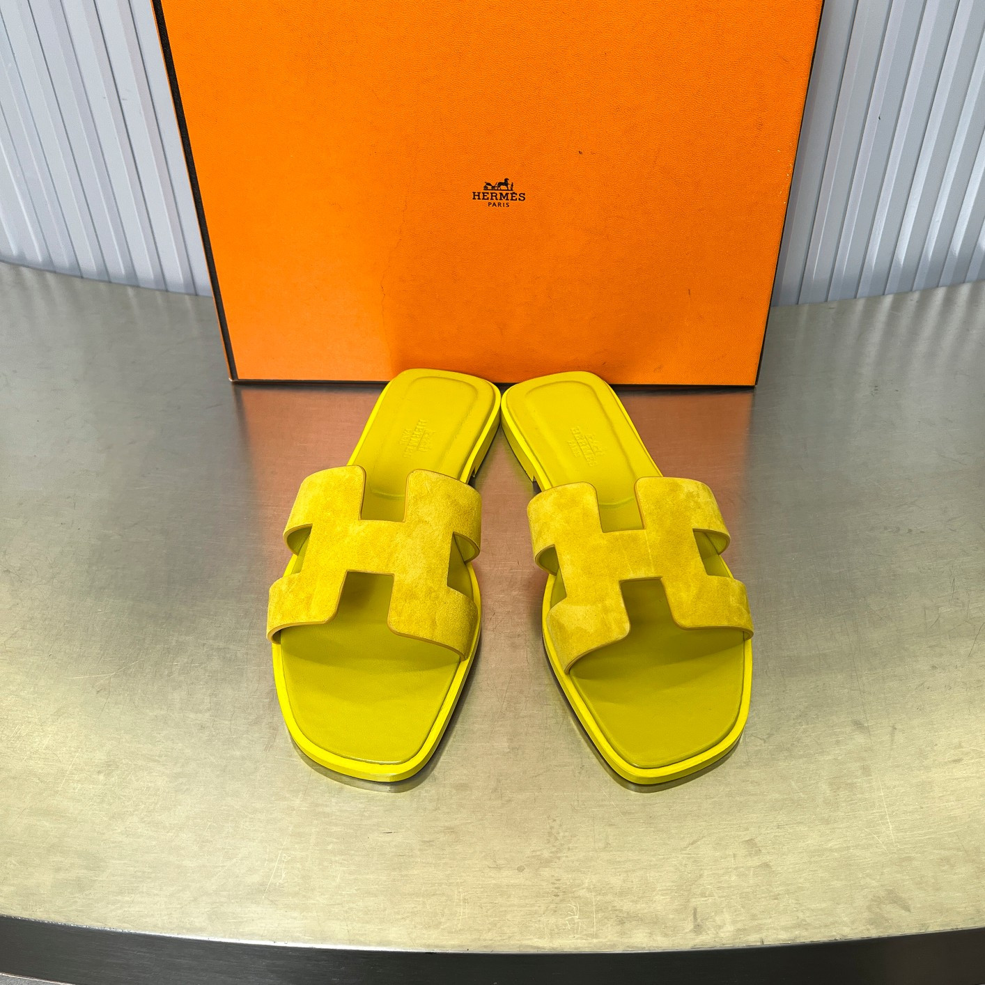 UA H**me5 Oran sandal