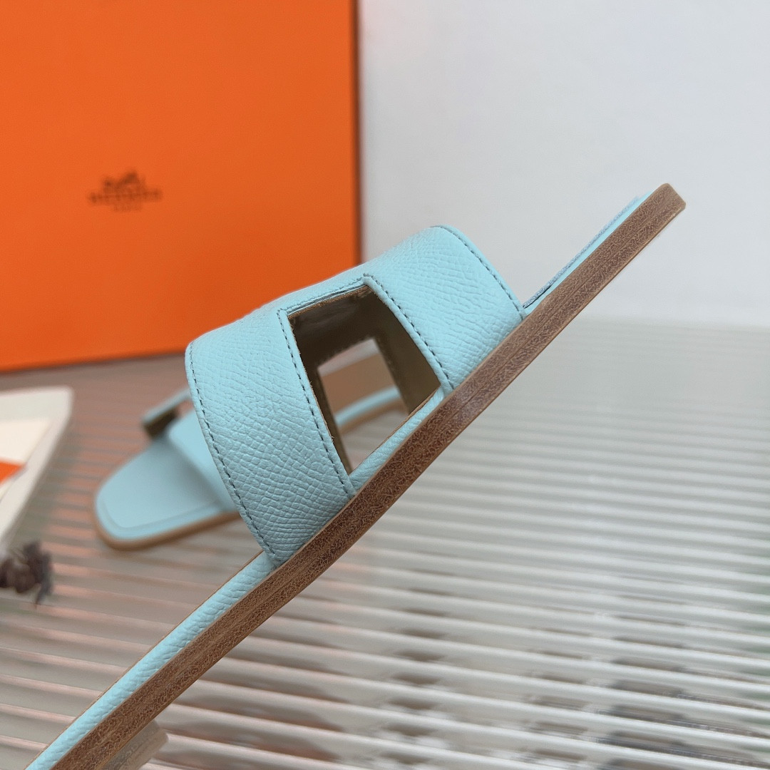 UA H**me5 Oran sandal