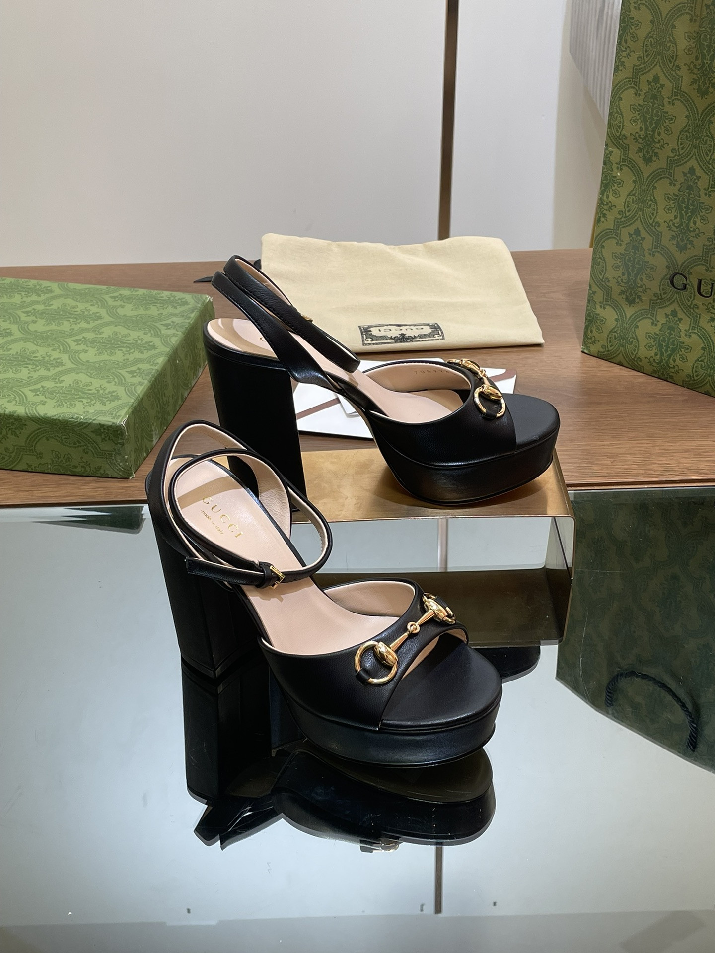 UA Gvc*1 WOMEN'S HORSEBIT PLATFORM SANDAL