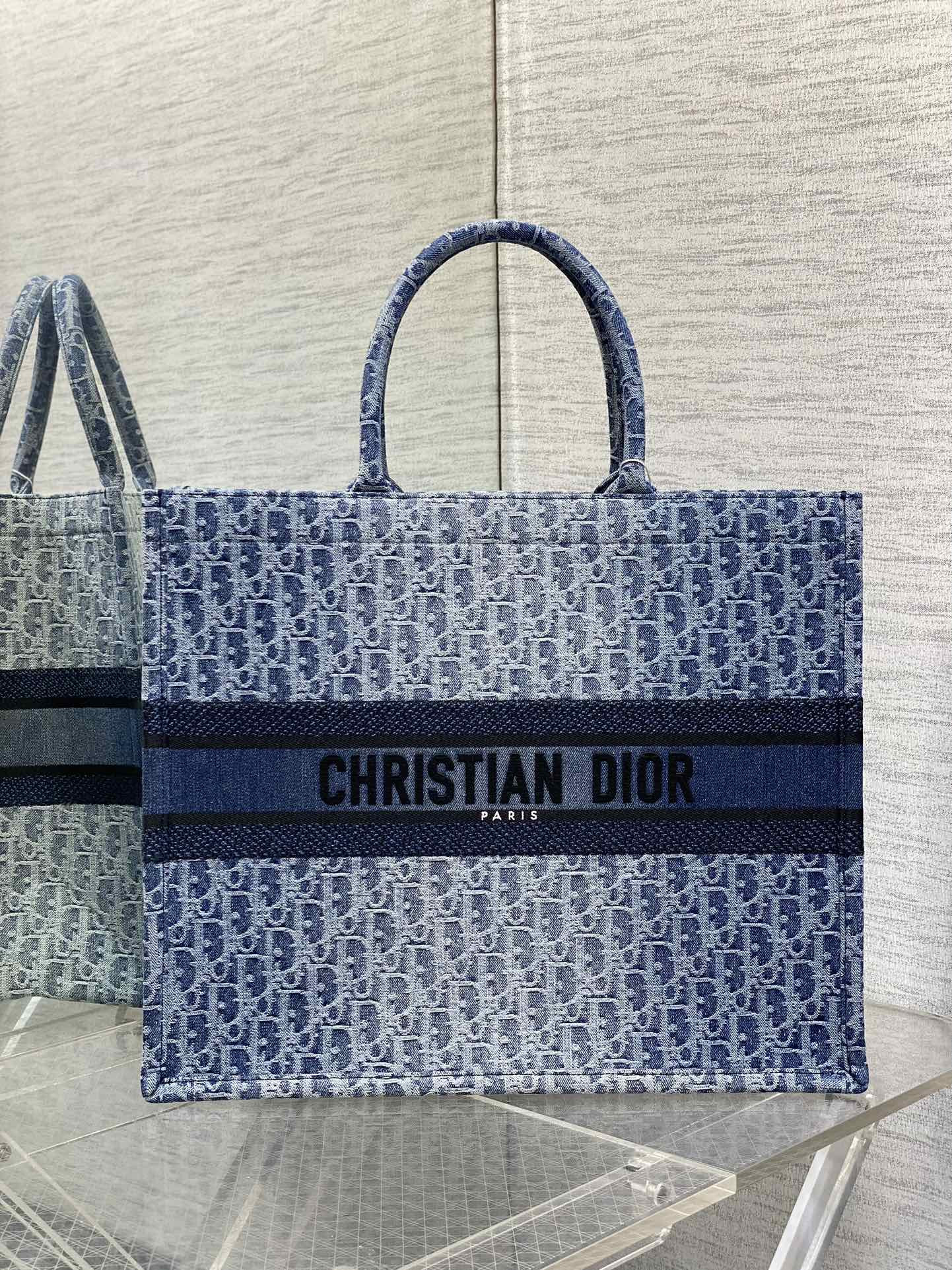 Large D10r Book Tote Blue Denim D10r Oblique Jacquard  42 x 35 x 18.5 cm