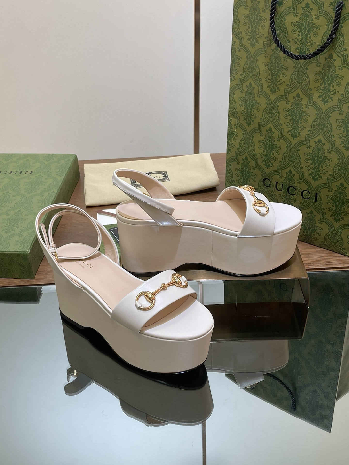 UA Gvc*1 WOMEN'S HORSEBIT FLATFORM SANDAL