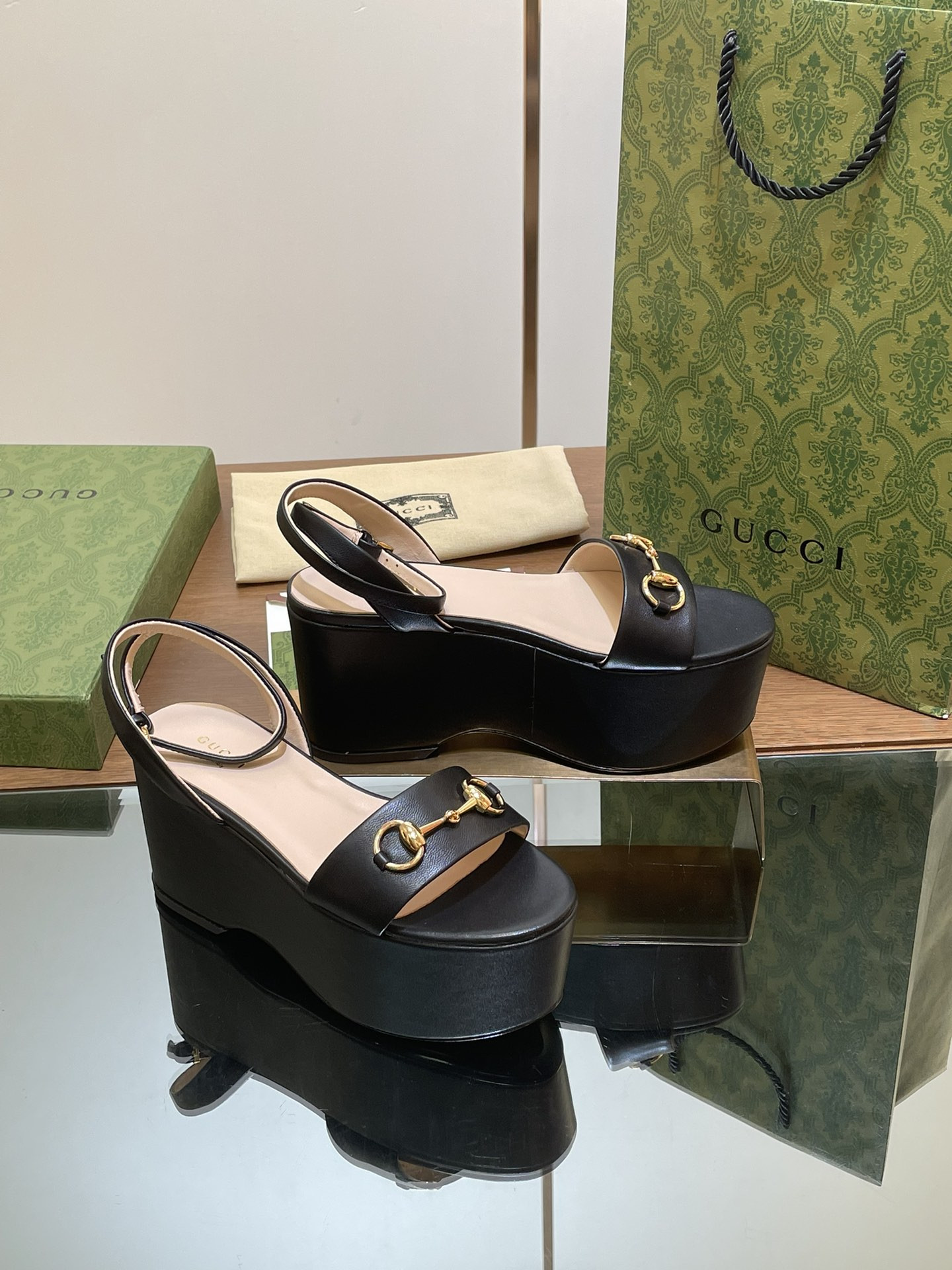 UA Gvc*1 WOMEN'S HORSEBIT FLATFORM SANDAL