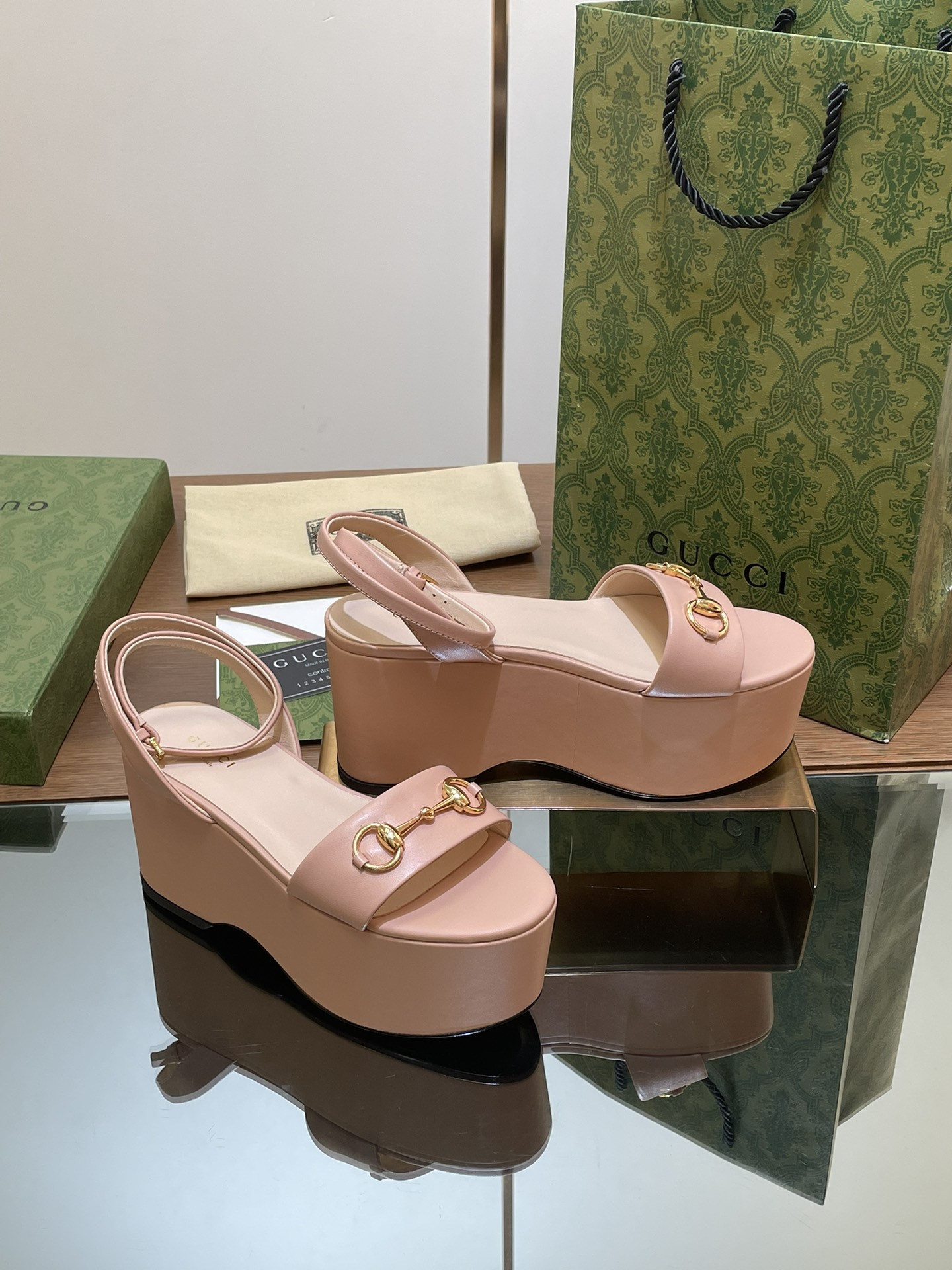 UA Gvc*1 WOMEN'S HORSEBIT FLATFORM SANDAL