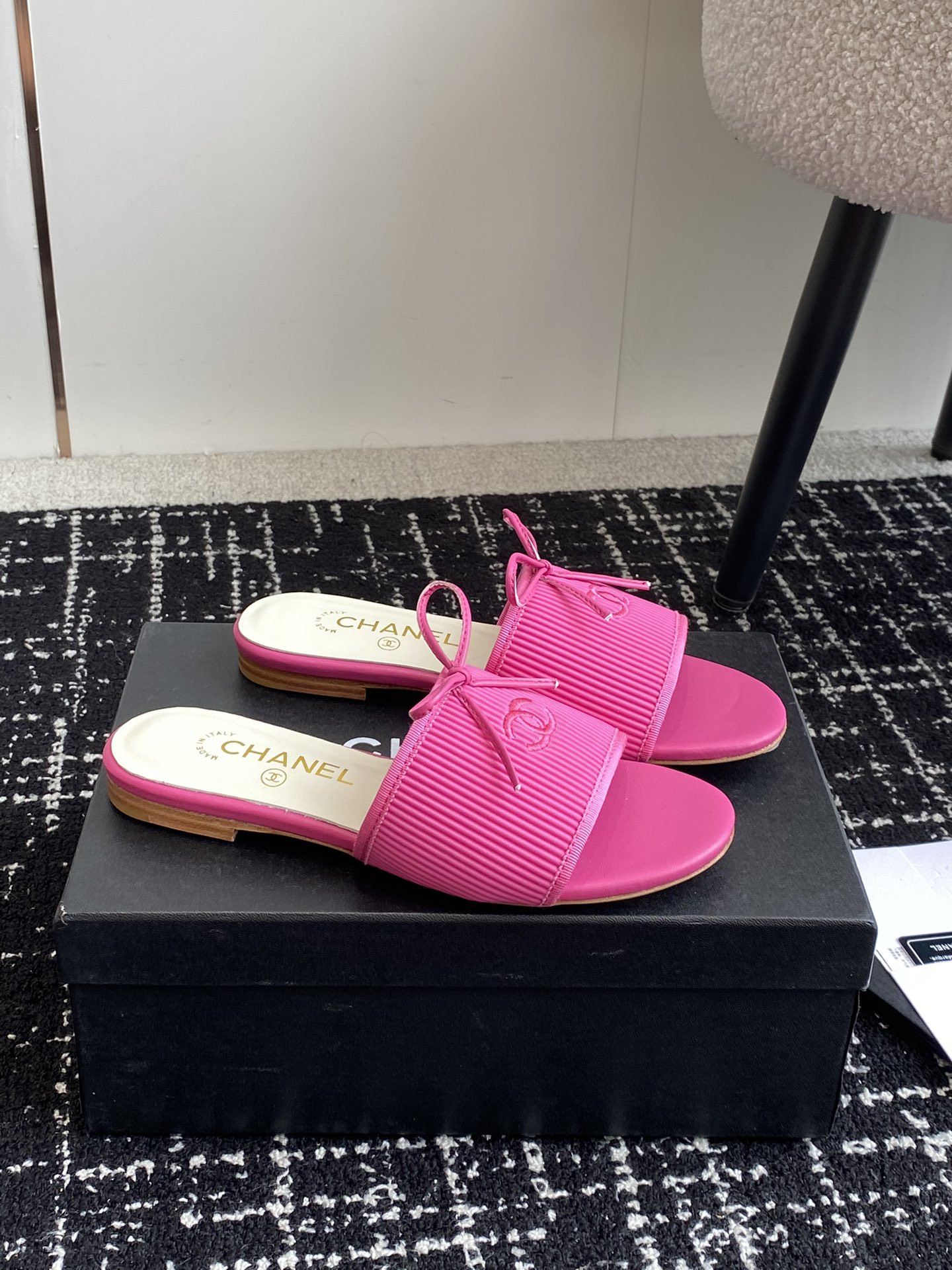 UA Ch**el WOMEN'S SLIDES