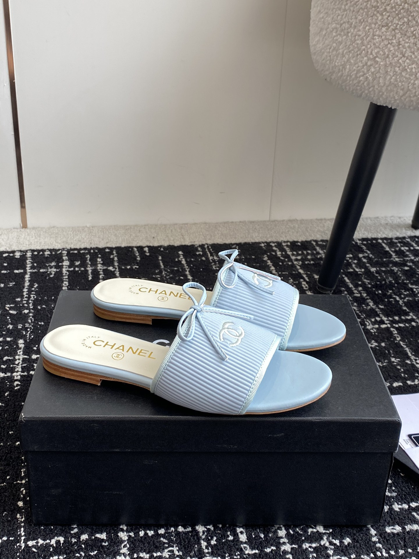 UA Ch**el WOMEN'S SLIDES