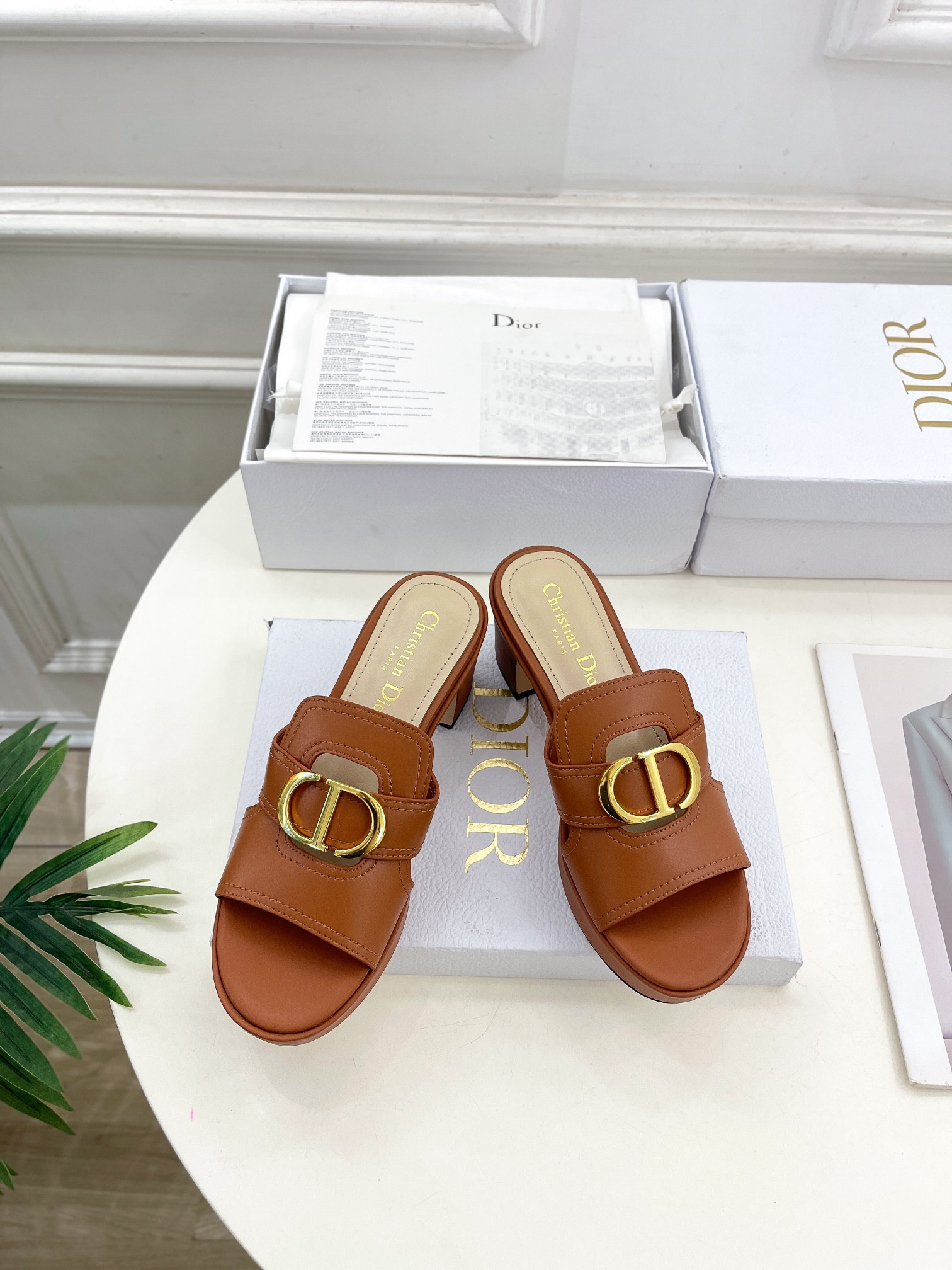 UA D10r 30 Montaigne Platform Slide