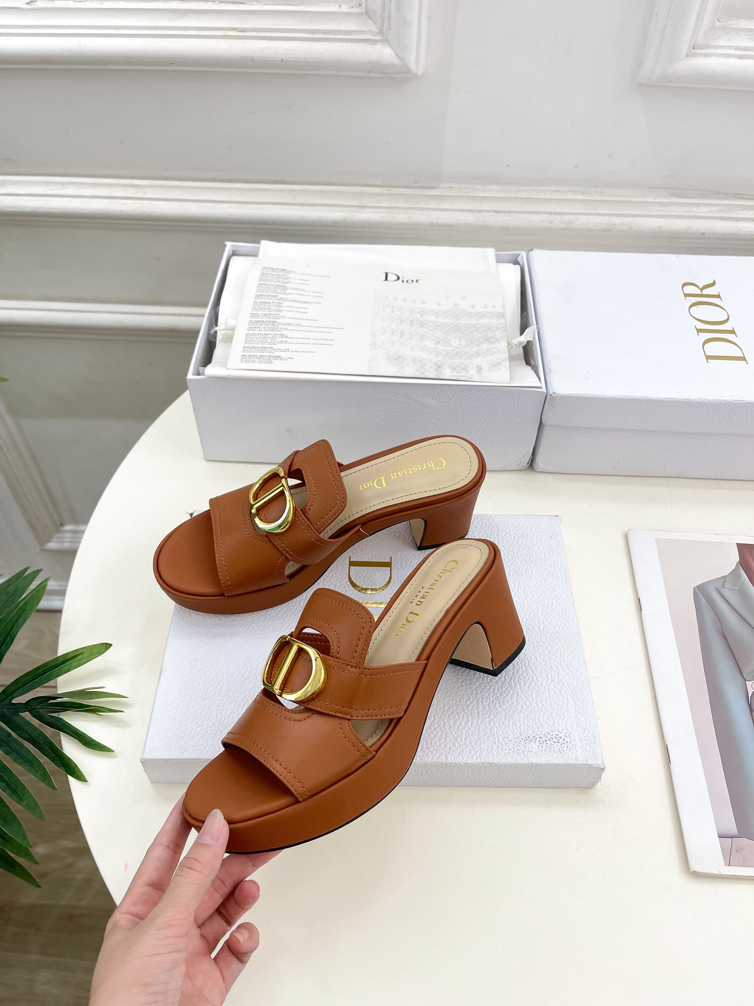 UA D10r 30 Montaigne Platform Slide