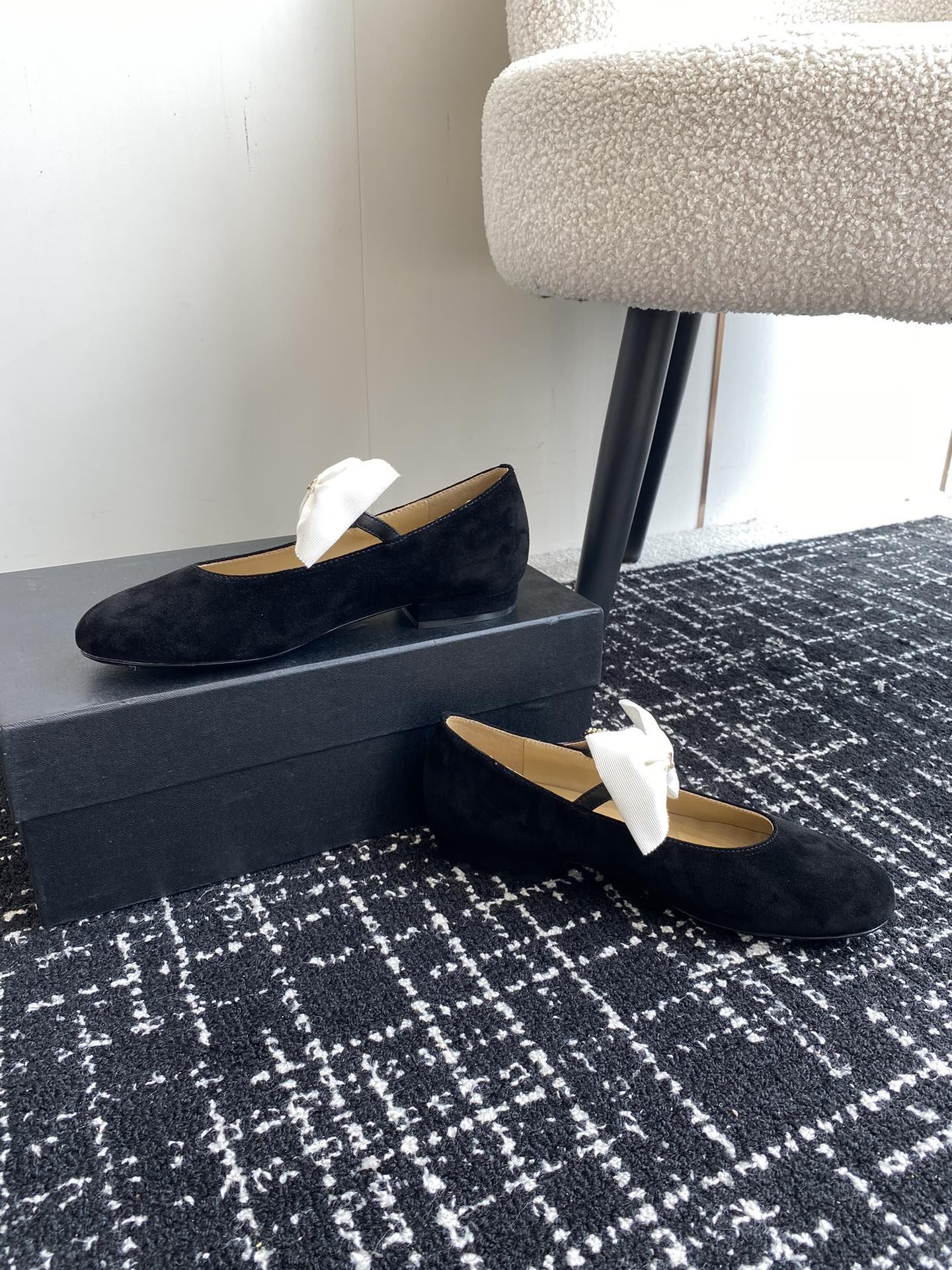 UA Ch**el MARY JANES FLAT