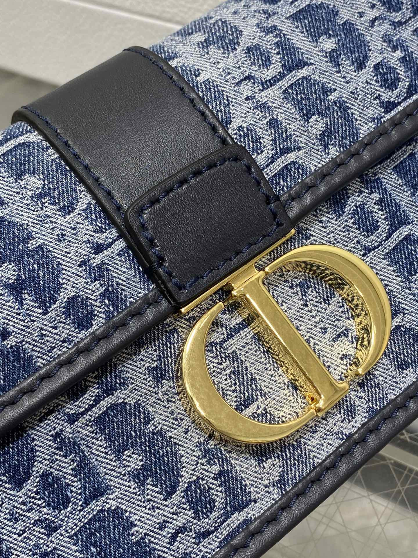 D10r 30 Montaigne East-West Bag with Chain Blue Denim D10r Oblique Jacquard  21 x 12 x 6 cm