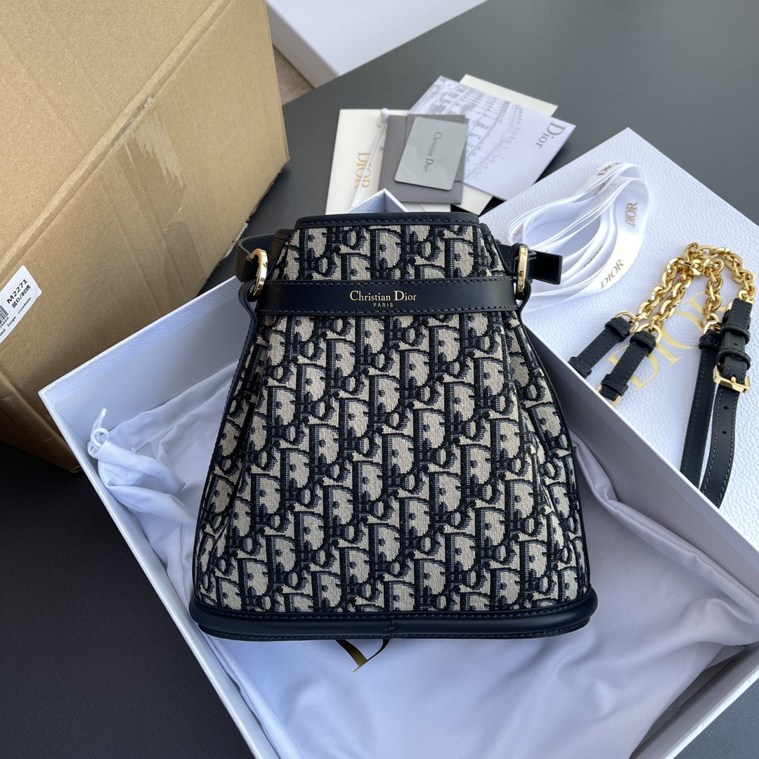 D10r  Amber Oblique 24.5×25×11cm