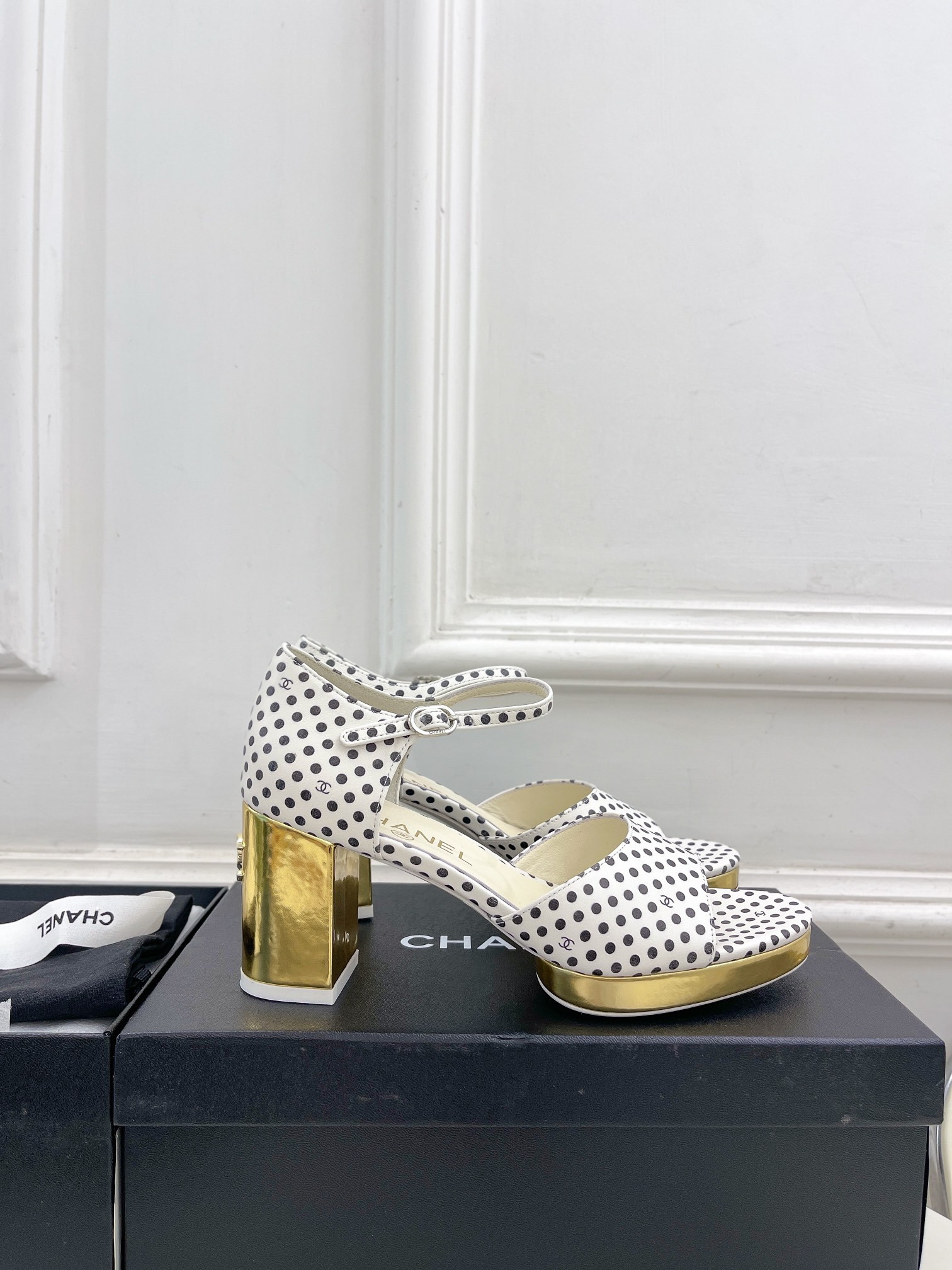 UA Ch**el HEELED SANDALS