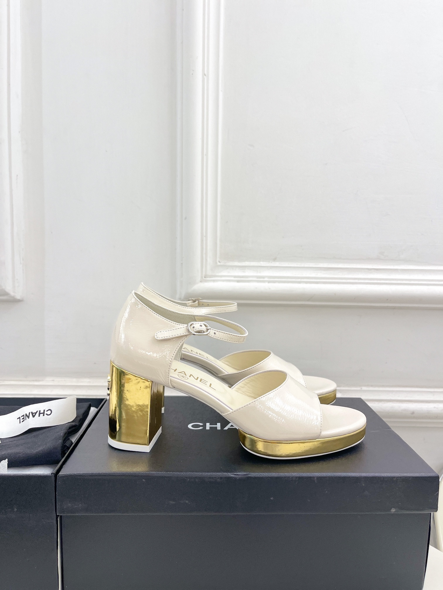 UA Ch**el HEELED SANDALS