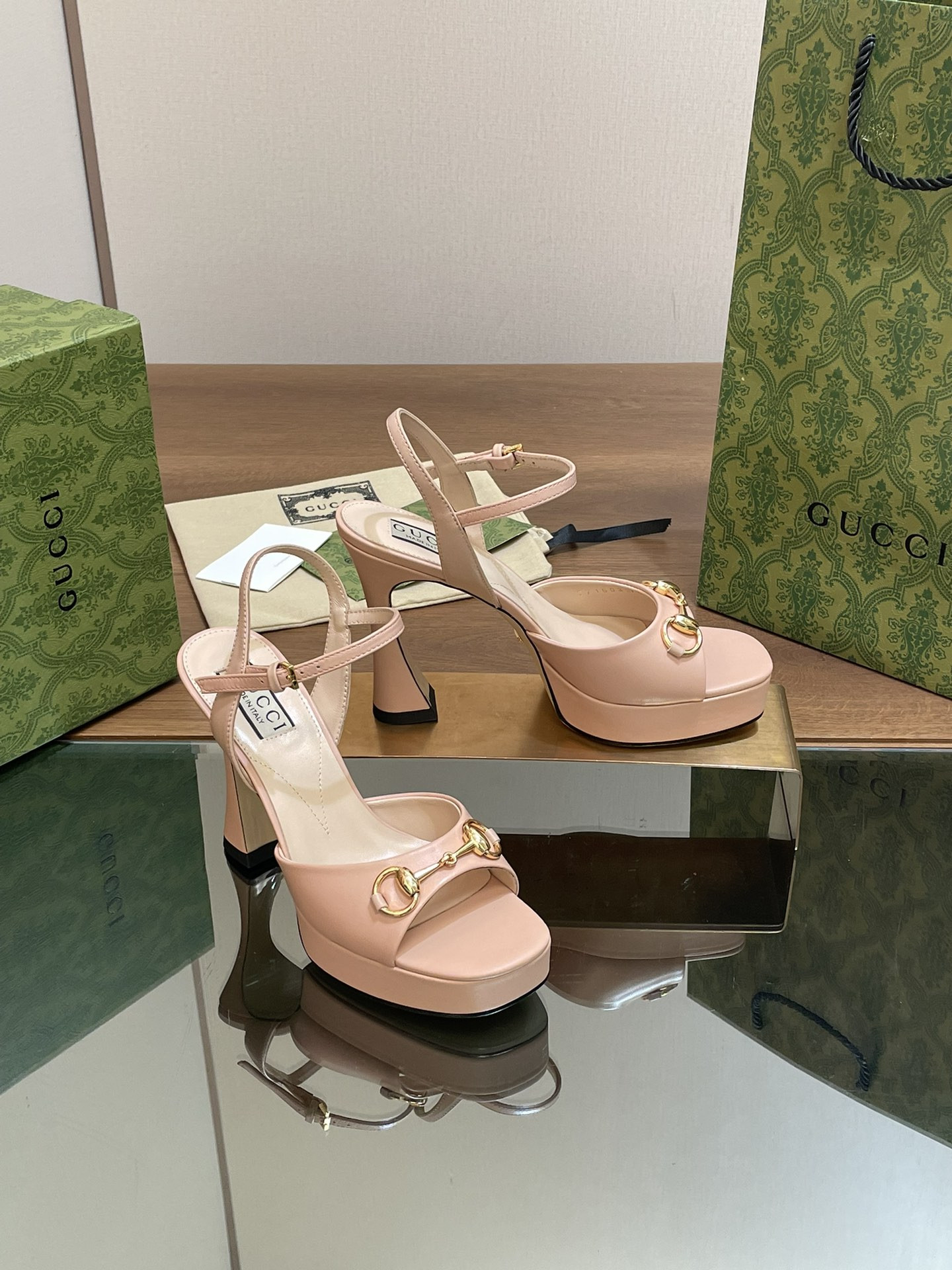 UA Gvc*1 WOMEN'S HORSEBIT PLATFORM SANDAL