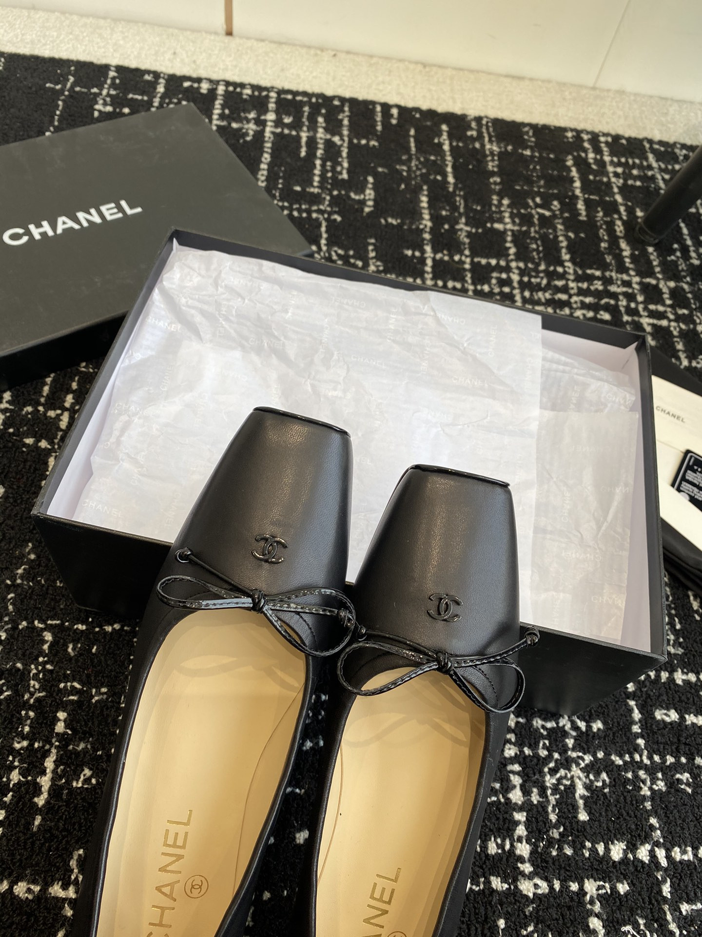 UA Ch**el VINTAGE BALLET FLATS